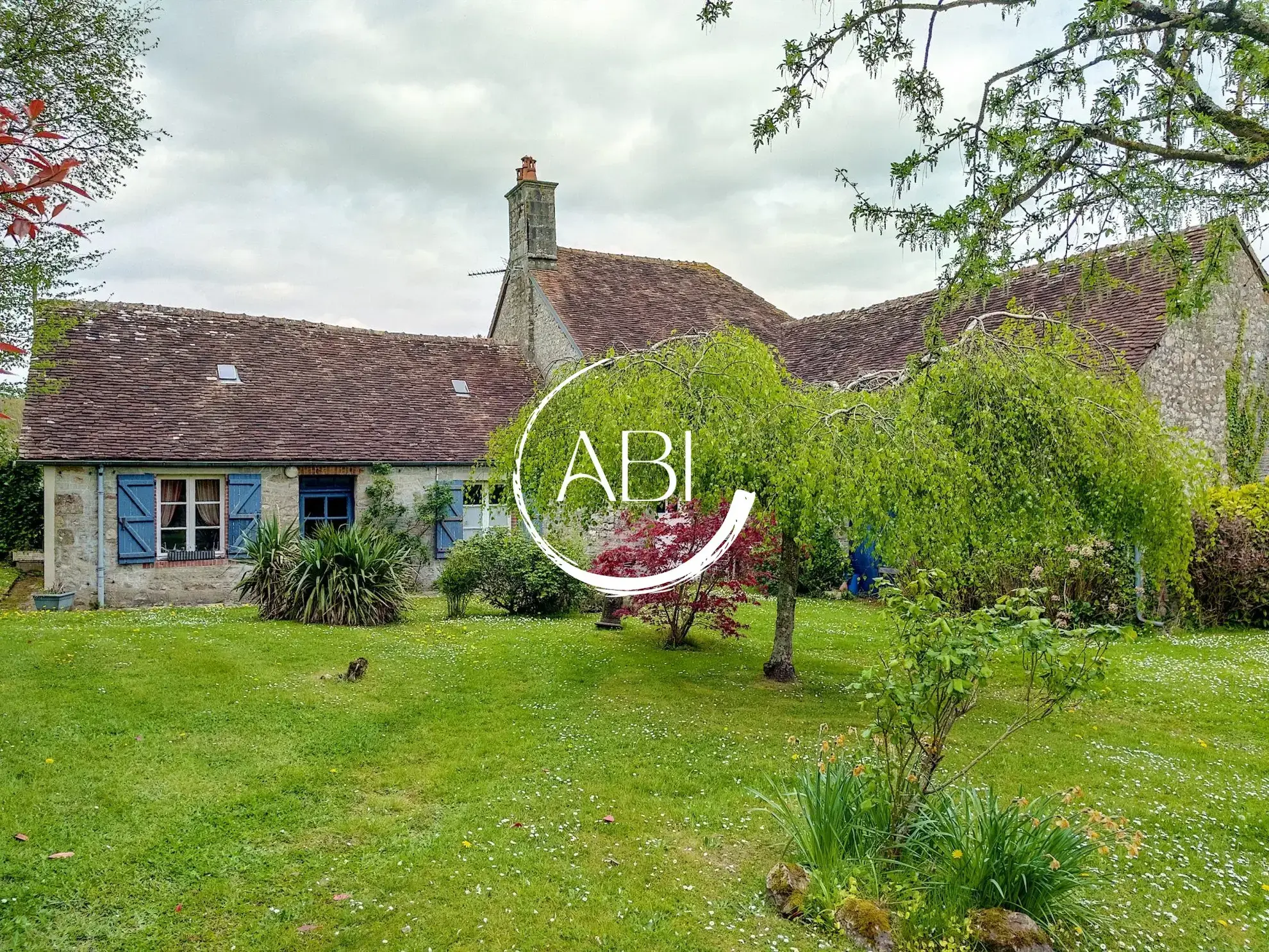Maison à rénover de 93 m² avec dépendances et jardin près de Bagnoles de l'Orne 