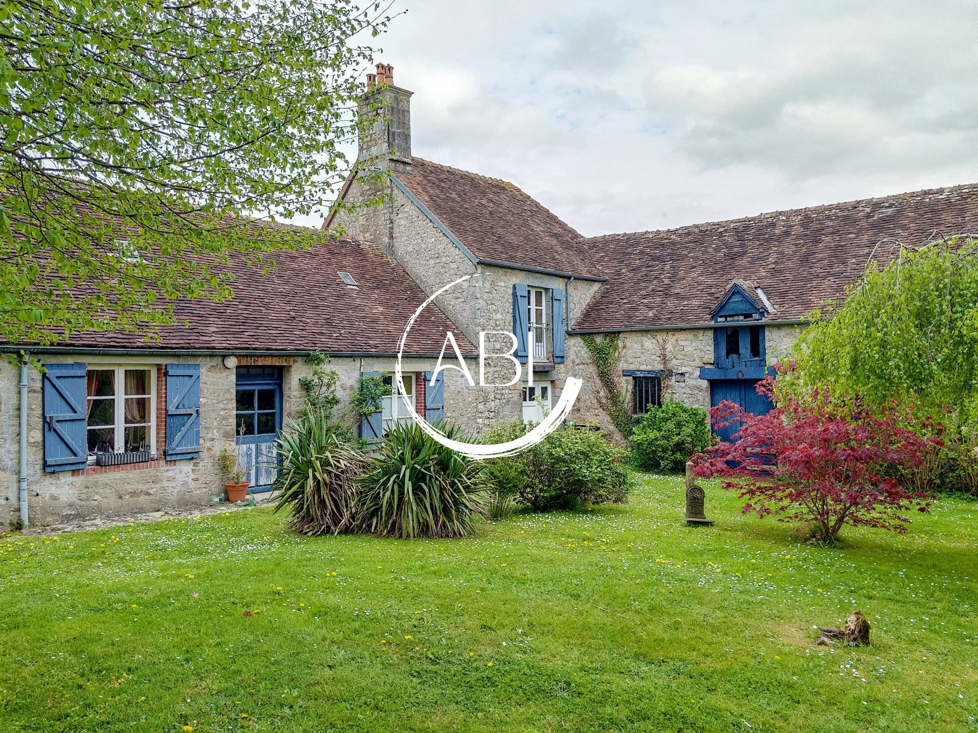 Maison à rénover de 93 m² avec dépendances et jardin près de Bagnoles de l'Orne