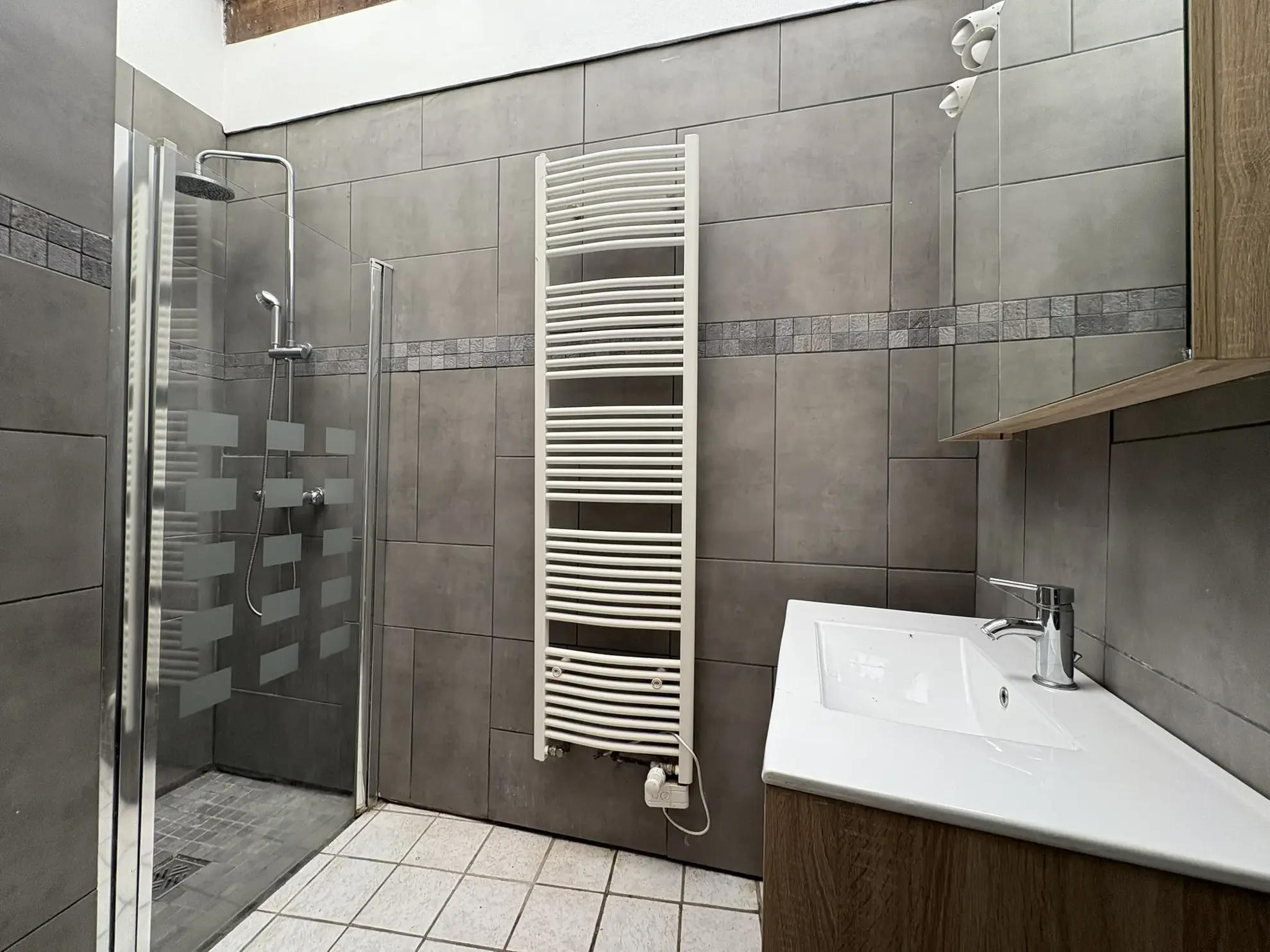 Maison à vendre à Airaines - 2 chambres, jardin, dépendance, investissement idéal 