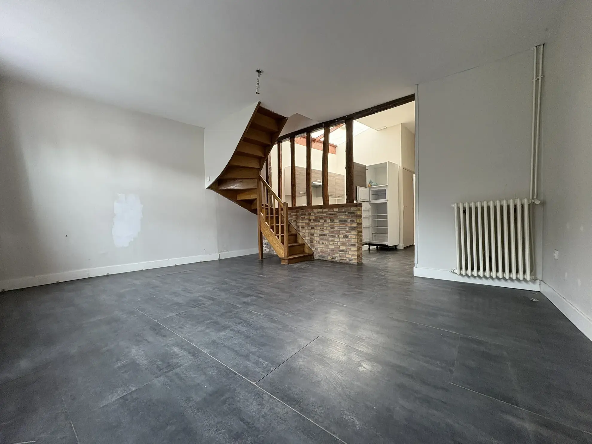 Maison à vendre à Airaines - 2 chambres, jardin, dépendance, investissement idéal