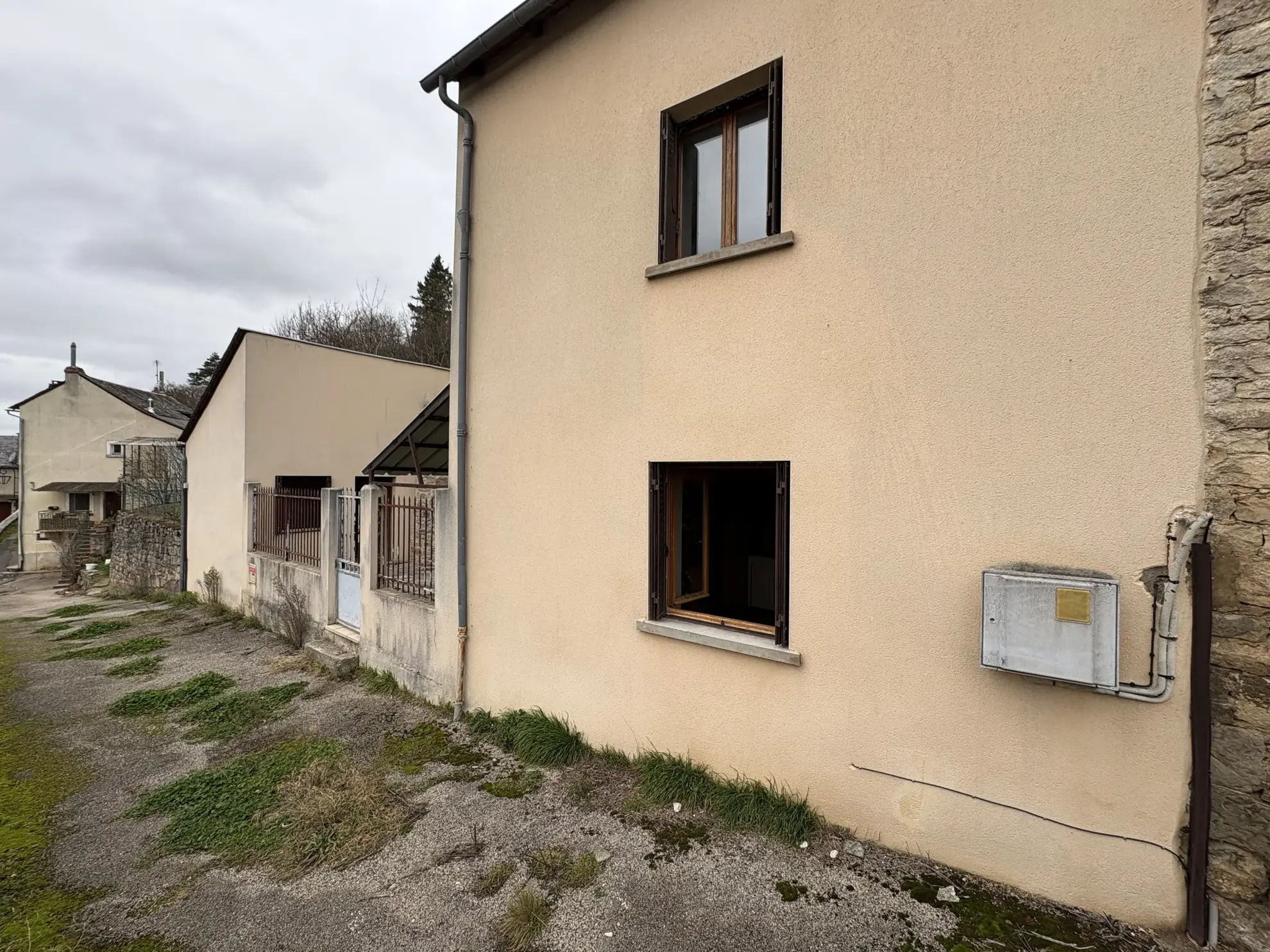 Maison en pierre avec jardin à Bertholéne - Potentiel 90-100m² 