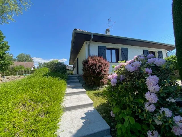 Maison T5 avec piscine à Évette-Salbert près de Malaucé, terrain de 12,43 ares 