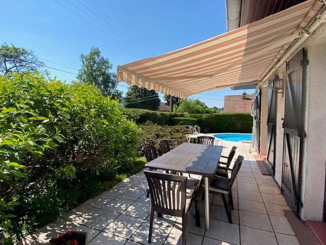 Maison T5 avec piscine à Évette-Salbert près de Malaucé, terrain de 12,43 ares 