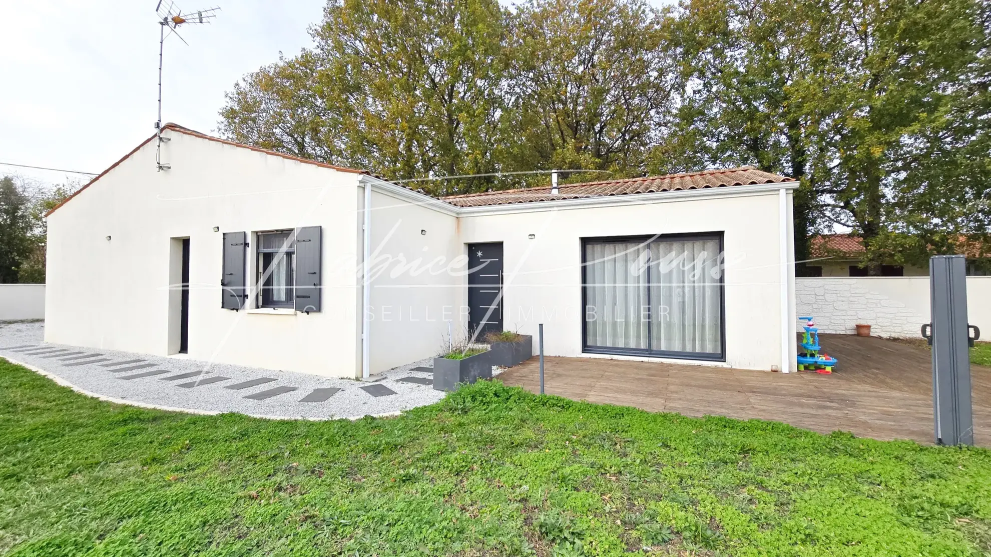 Maison de plain-pied récente à Tonnay-Charente avec 3 chambres et garage