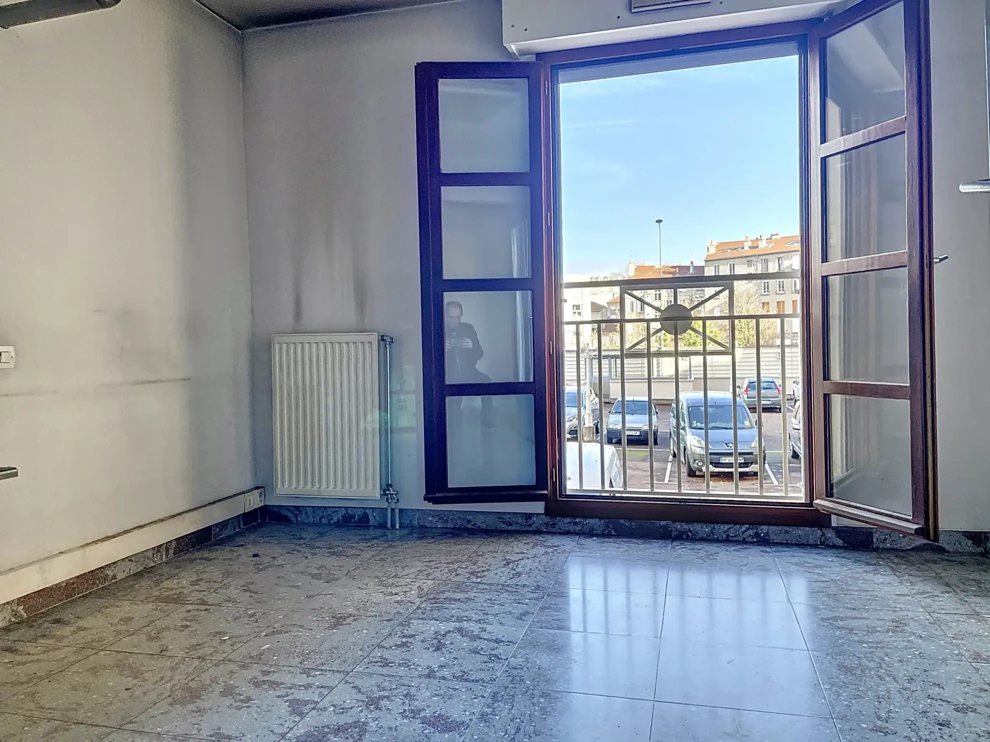 Appartement T4-T5 à rénover avec terrasse de 11m² à Saint-Étienne 