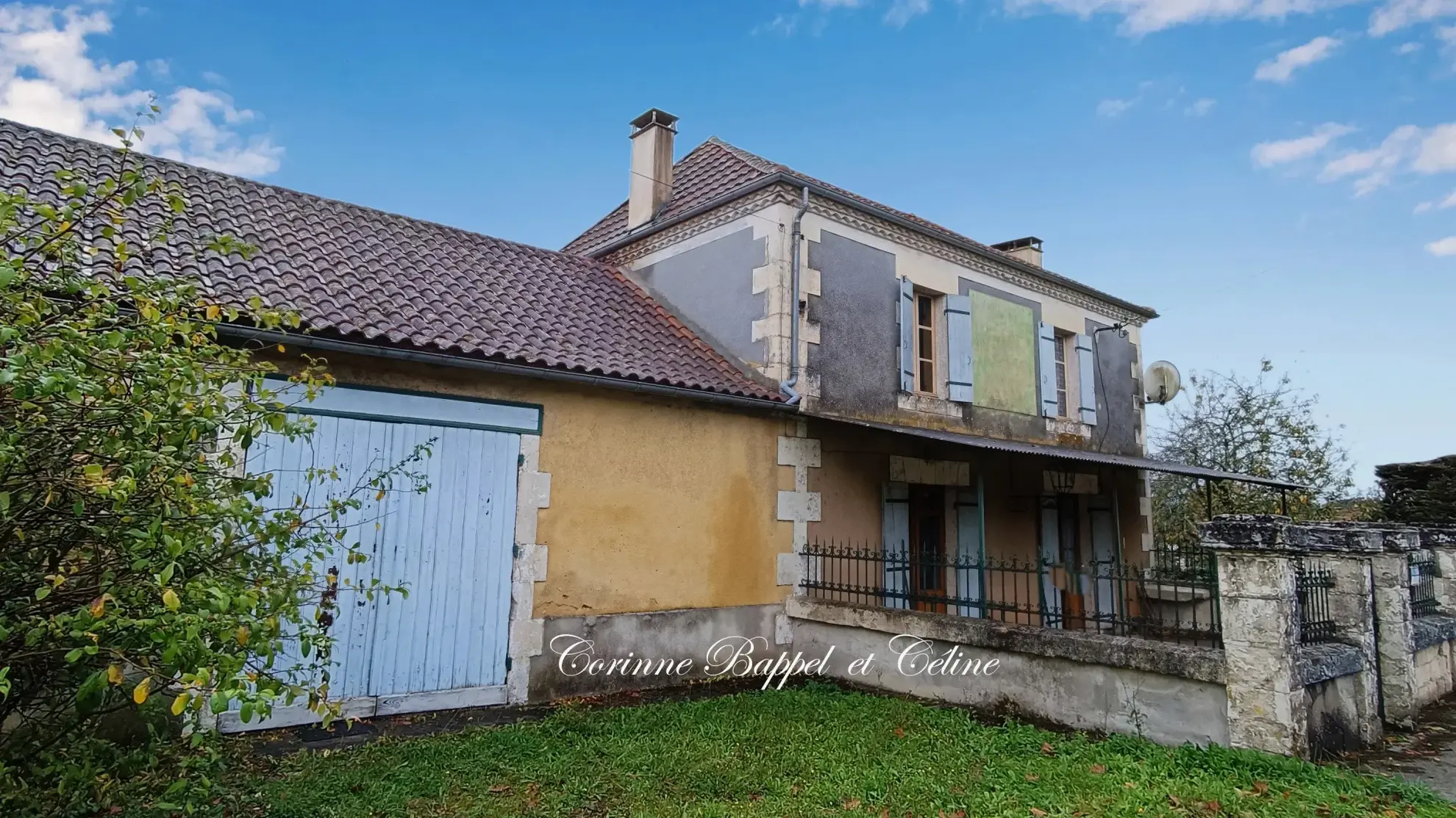 Belle bâtisse à restaurer à Negrondes, secteur calme, 125 m² avec grange et terrain 