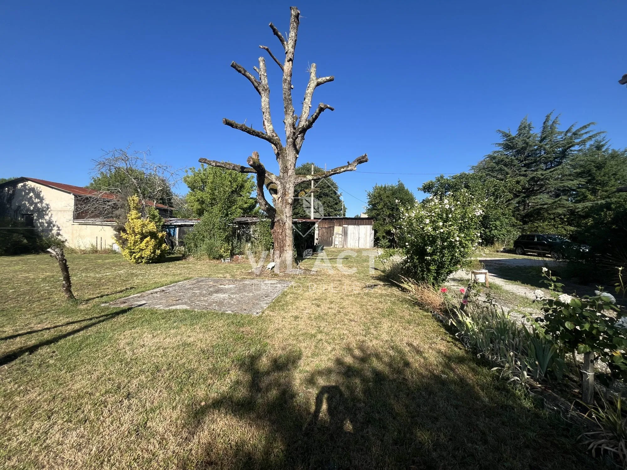 Terrain à bâtir en deuxième ligne à Saint Laurent Médoc - Libre de constructeur 