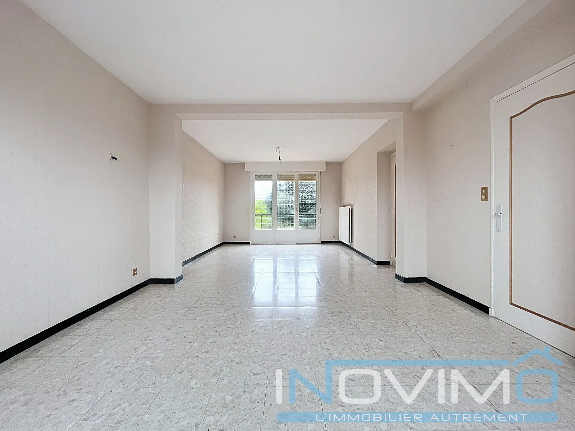 Maison semi-individuelle à Dunkerque avec potentiel de rénovation et jardin exposé au sud