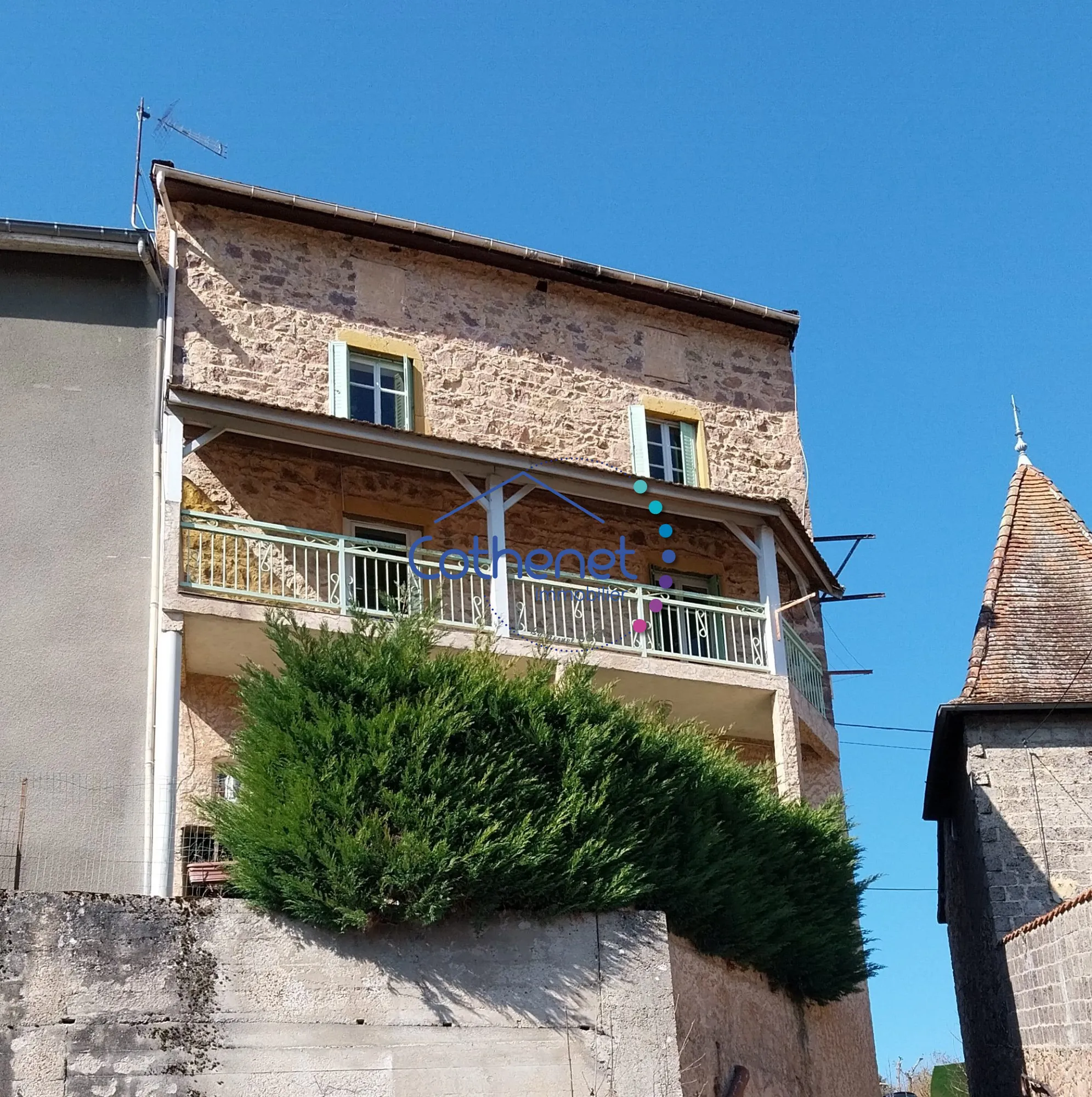 Maison de village avec deux logements à Cours, proche Lyon