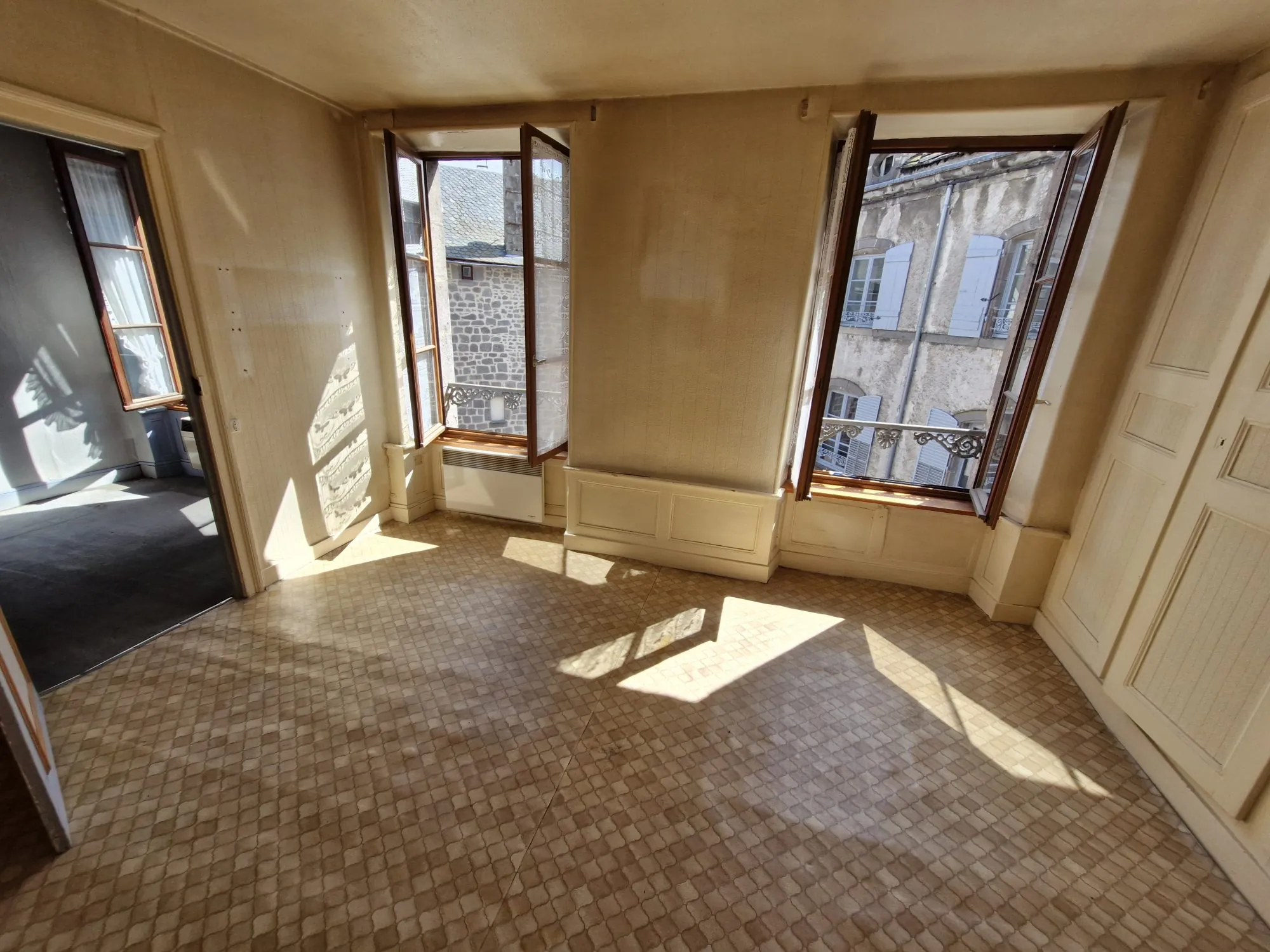 A vendre maison de ville lumineuse de 176 m² à Besse-et-Saint-Anastaise 