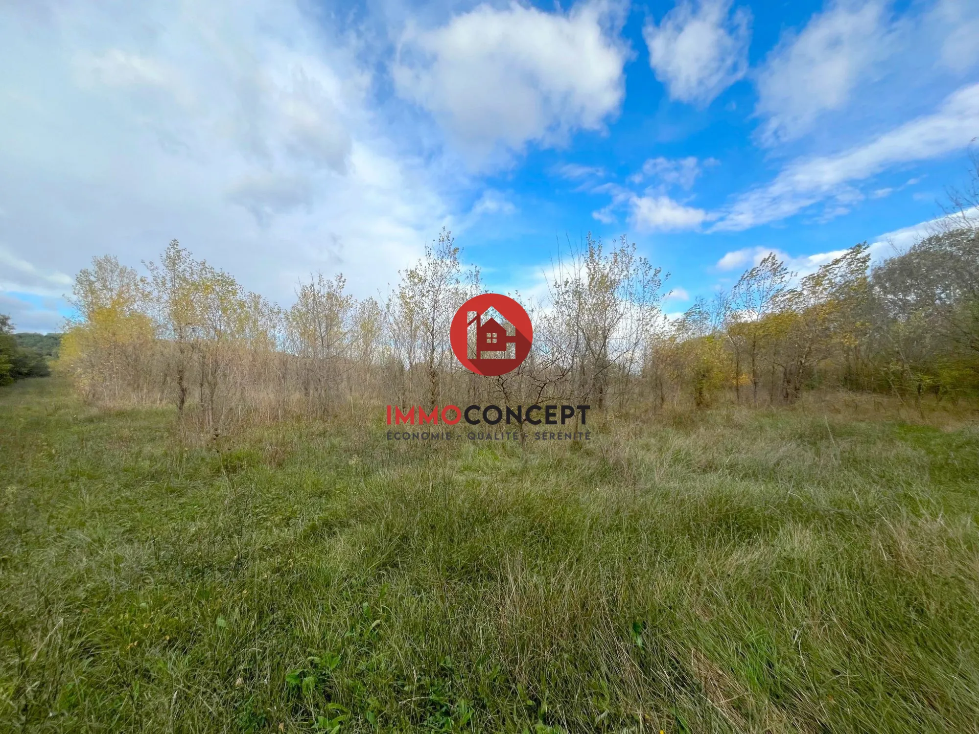 Terrain agricole à vendre à Laudun-l'Ardoise avec accès rivière