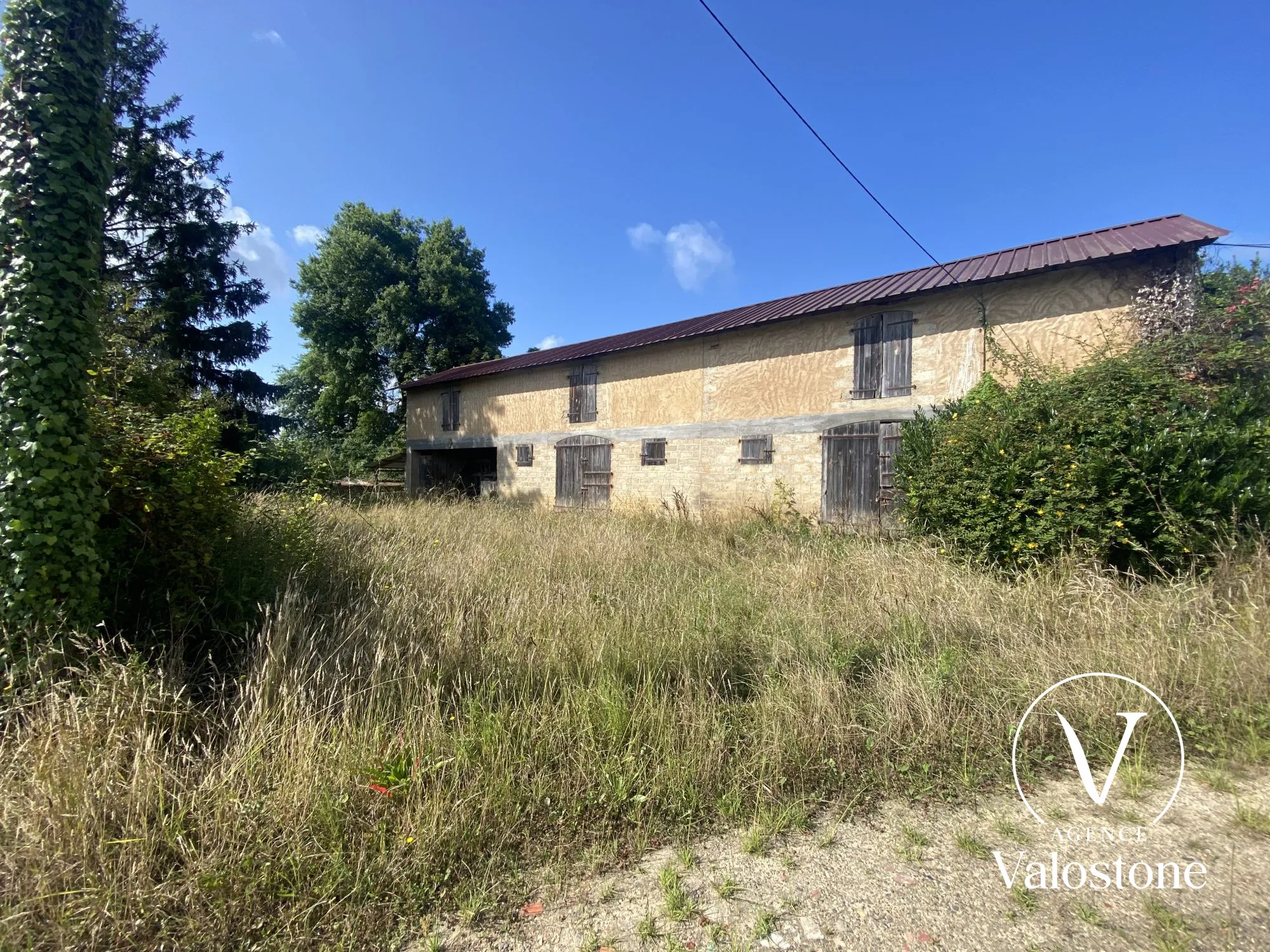 Maison de campagne à vendre à Maylis avec dépendance et terrains