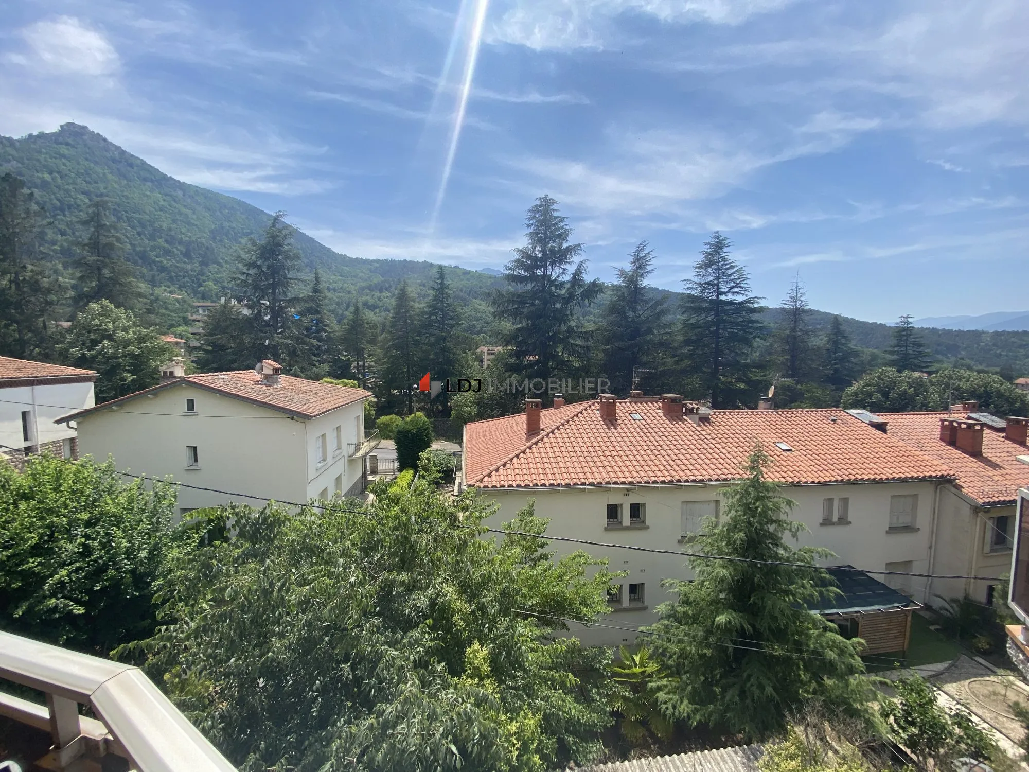 Studio cabine à vendre à Vernet-les-Bains avec terrasse et vue montagne