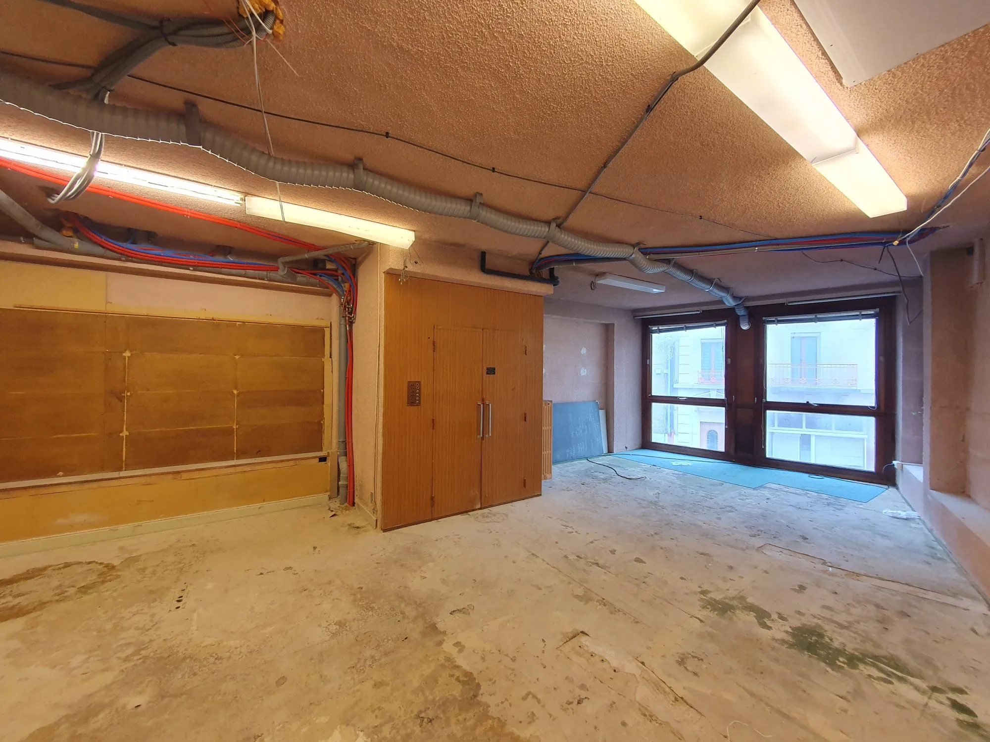 Local commercial de 103 m² à vendre en centre-ville de Gex