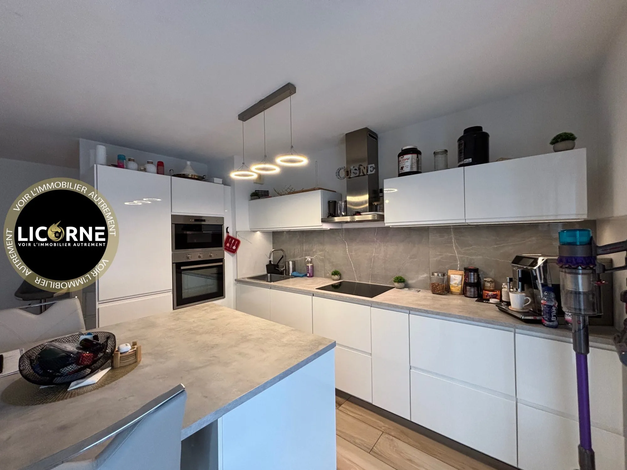 Appartement T3 rénové de 63 m² avec terrasse à Marseille 15ème 