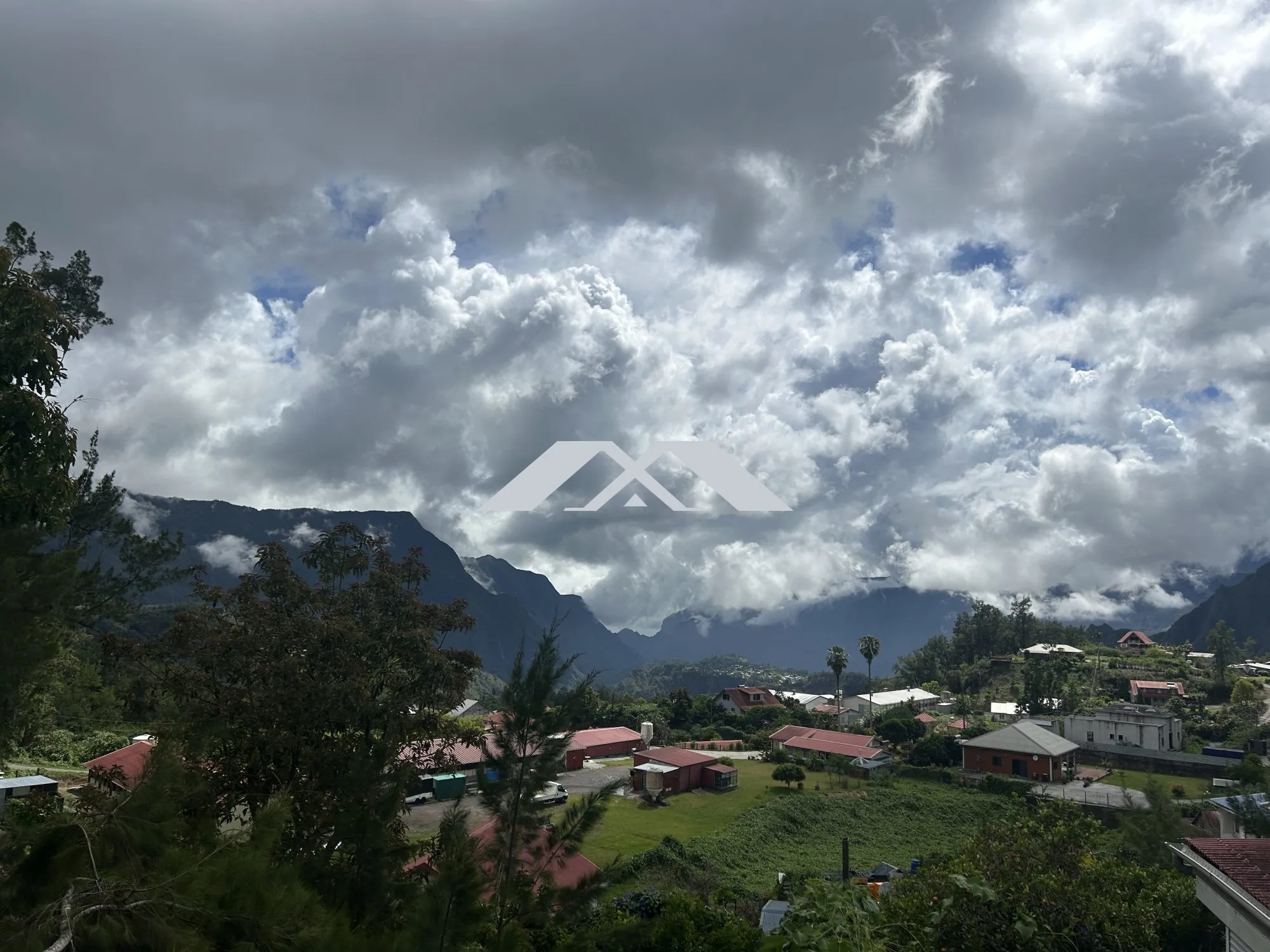 Maison F4 en Bois sous Tôle de 120m² à Salazie - Investissement clé en main