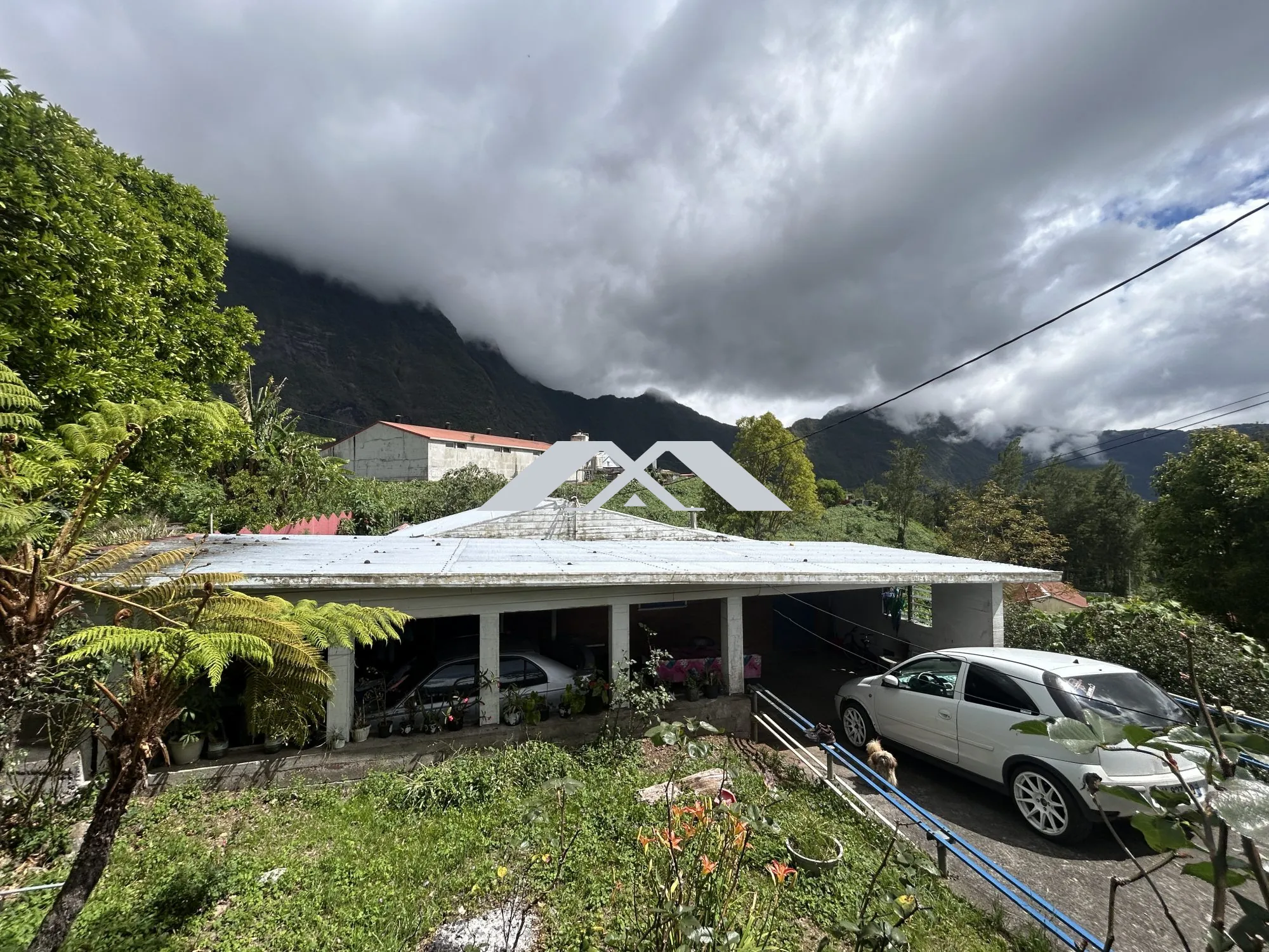 Maison F4 en Bois sous Tôle de 120m² à Salazie - Investissement clé en main 