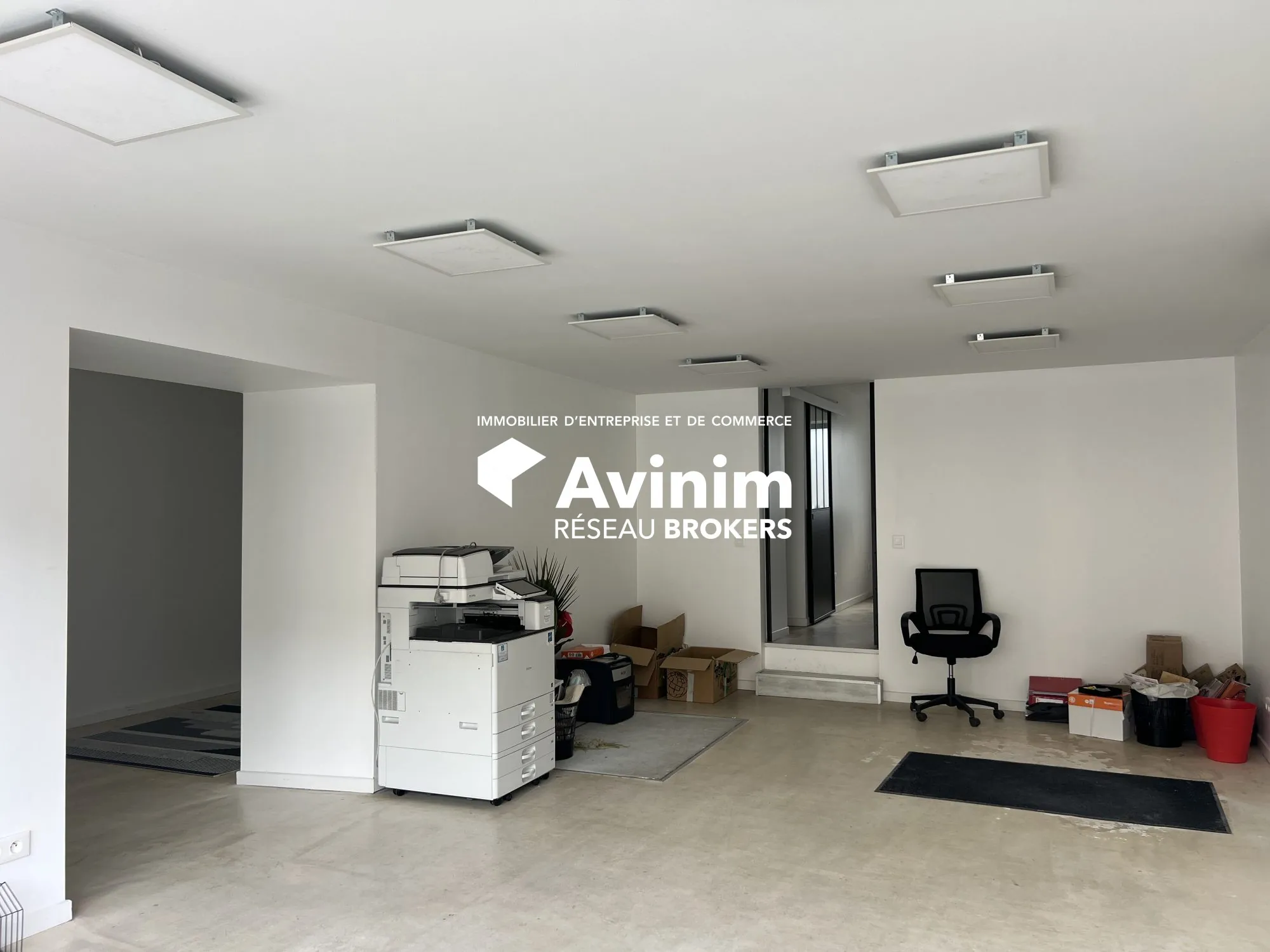 Local commercial à vendre à La Verpillière – 100 m² avec vitrine en zone stratégique