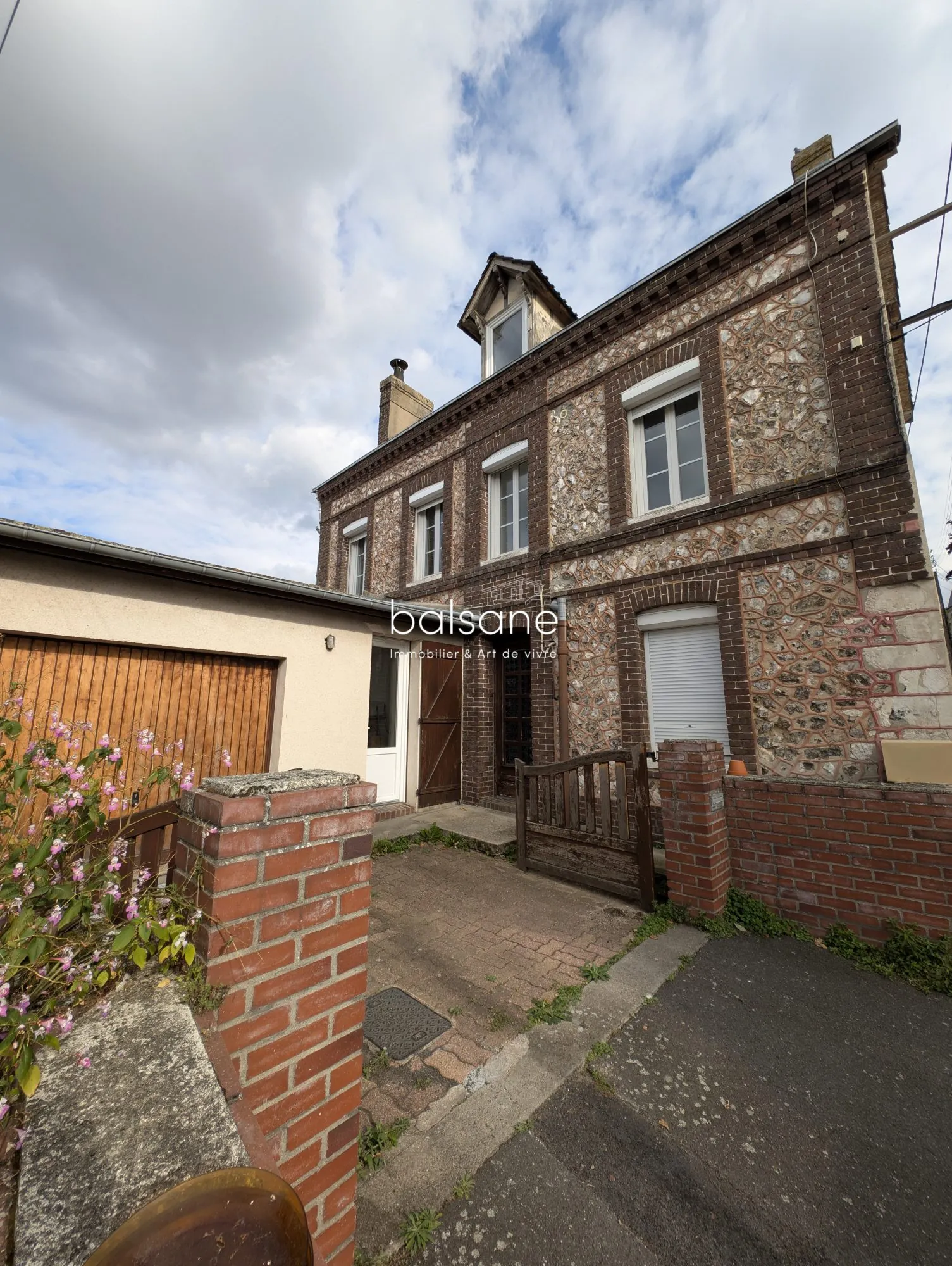 Maison à vendre à GRAND COURONNE - 142 m² avec jardin et garage