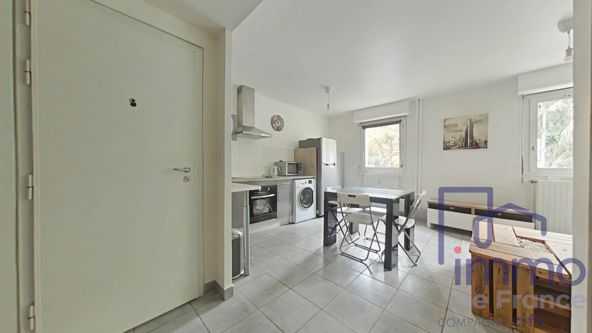 Appartement T2 à vendre à Saint-Étienne avec balcon, cave et emplacement sécurisé 