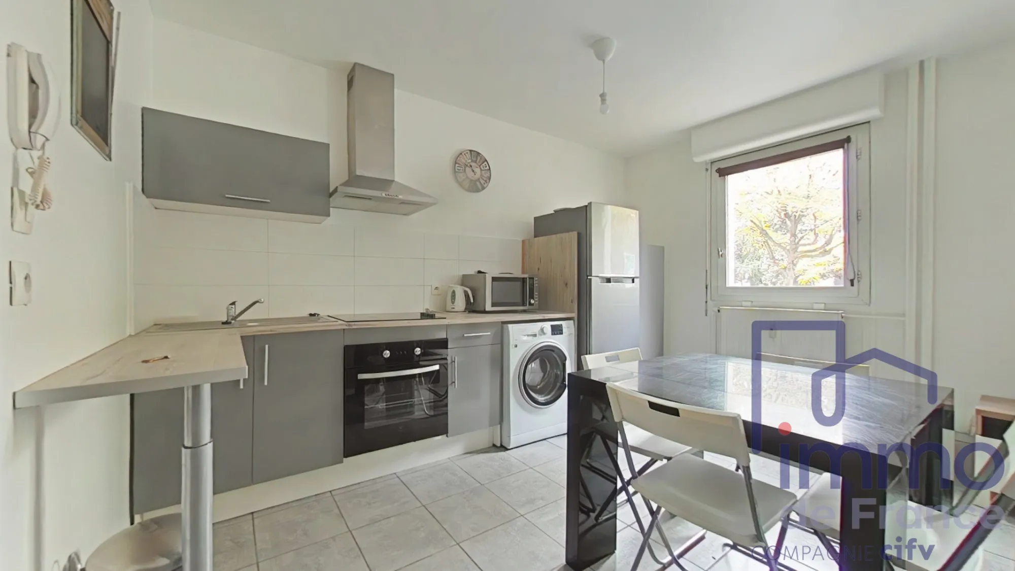 Appartement T2 à vendre à Saint-Étienne avec balcon, cave et emplacement sécurisé 