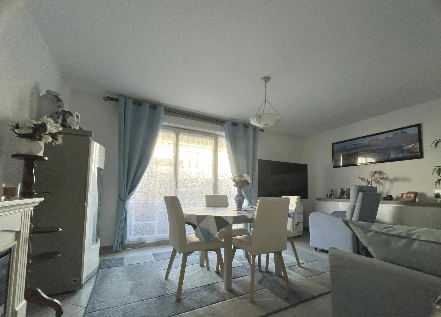 Bel appartement T2 avec balcon et parking à PONTAULT-COMBAULT