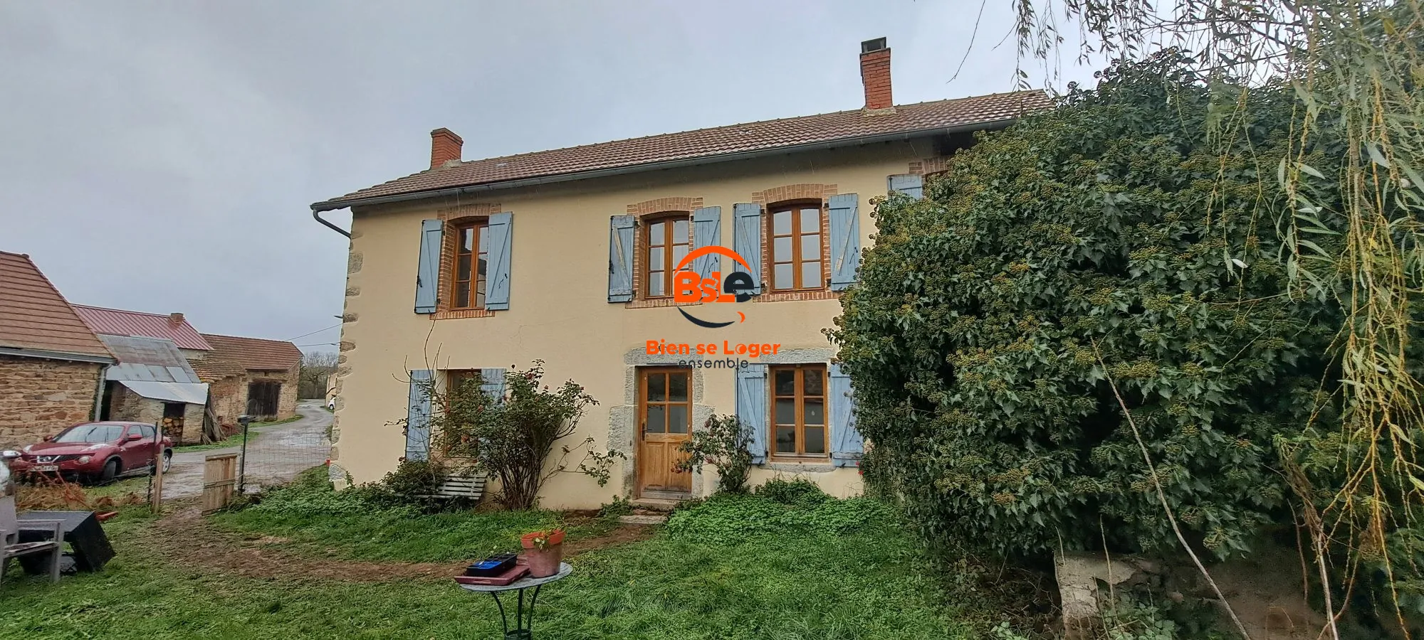 À vendre maison ancienne avec jardin à Saint-Hilaire-la-Croix