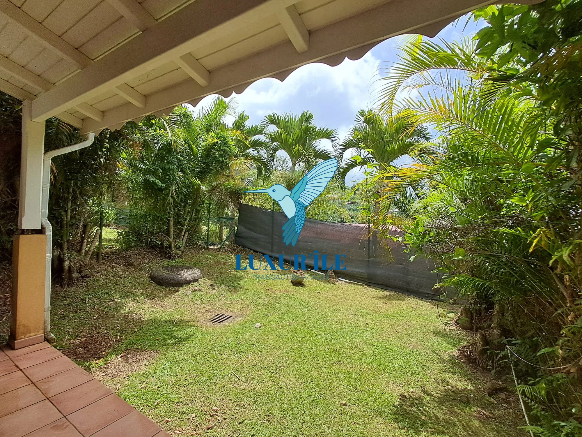 Appartement duplex T3 avec vue mer, jardin privé et piscine à Gourbeyre