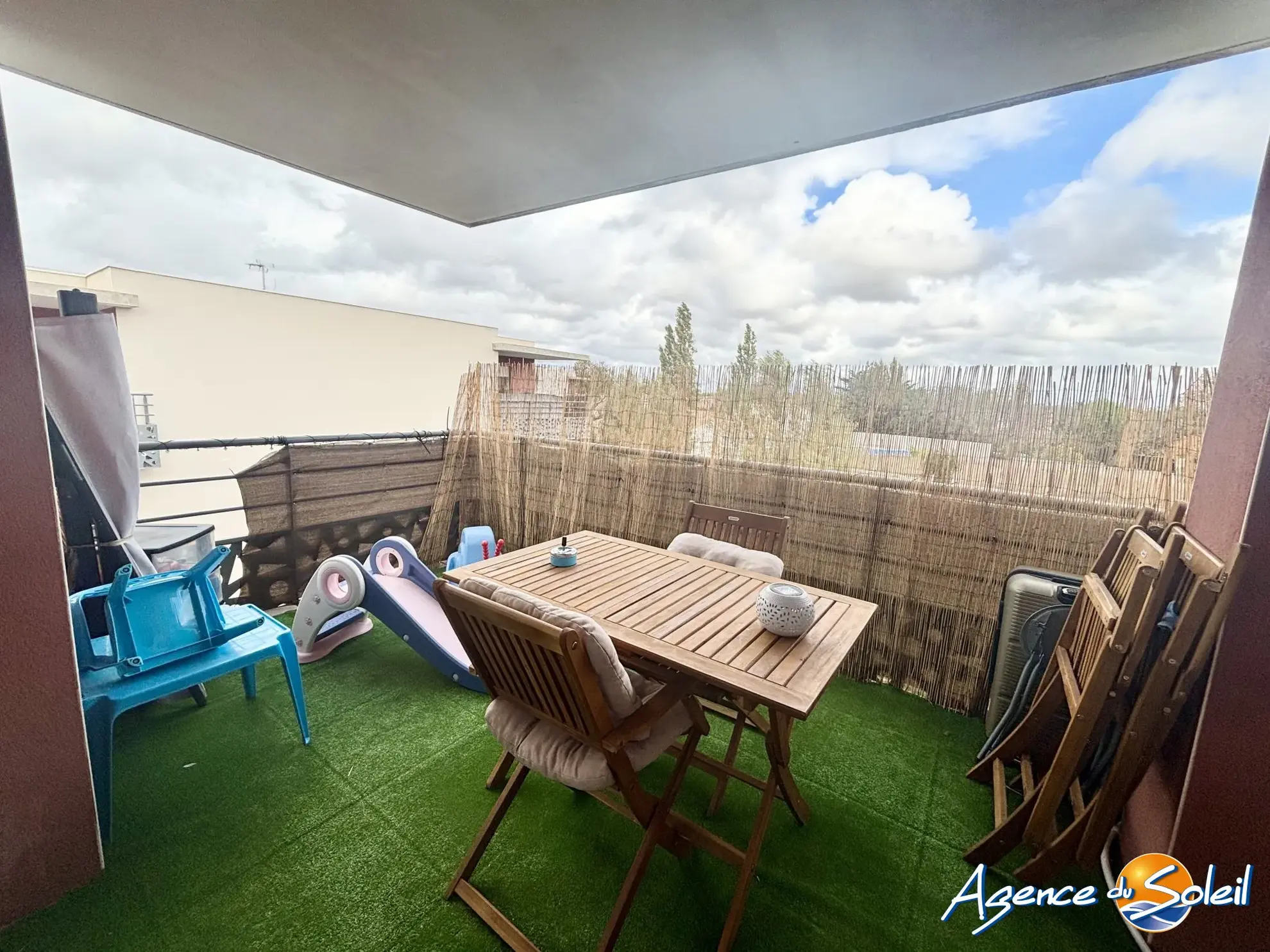 Appartement T3 avec terrasse, deux parkings et proximité centre-ville à Narbonne