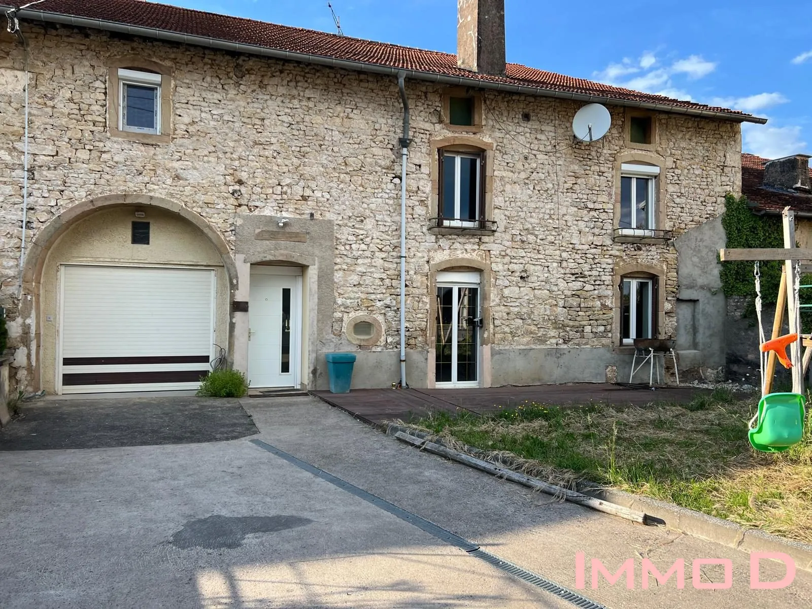 Maison à vendre à Saint-Julien (88) avec grange et dépendance