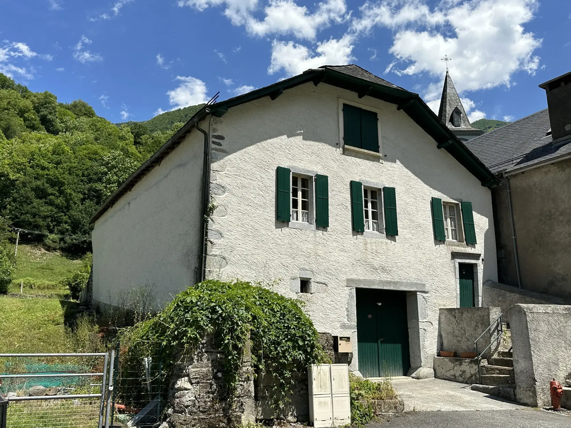 Maison authentique de village avec grand terrain en Vallée d'Aspe