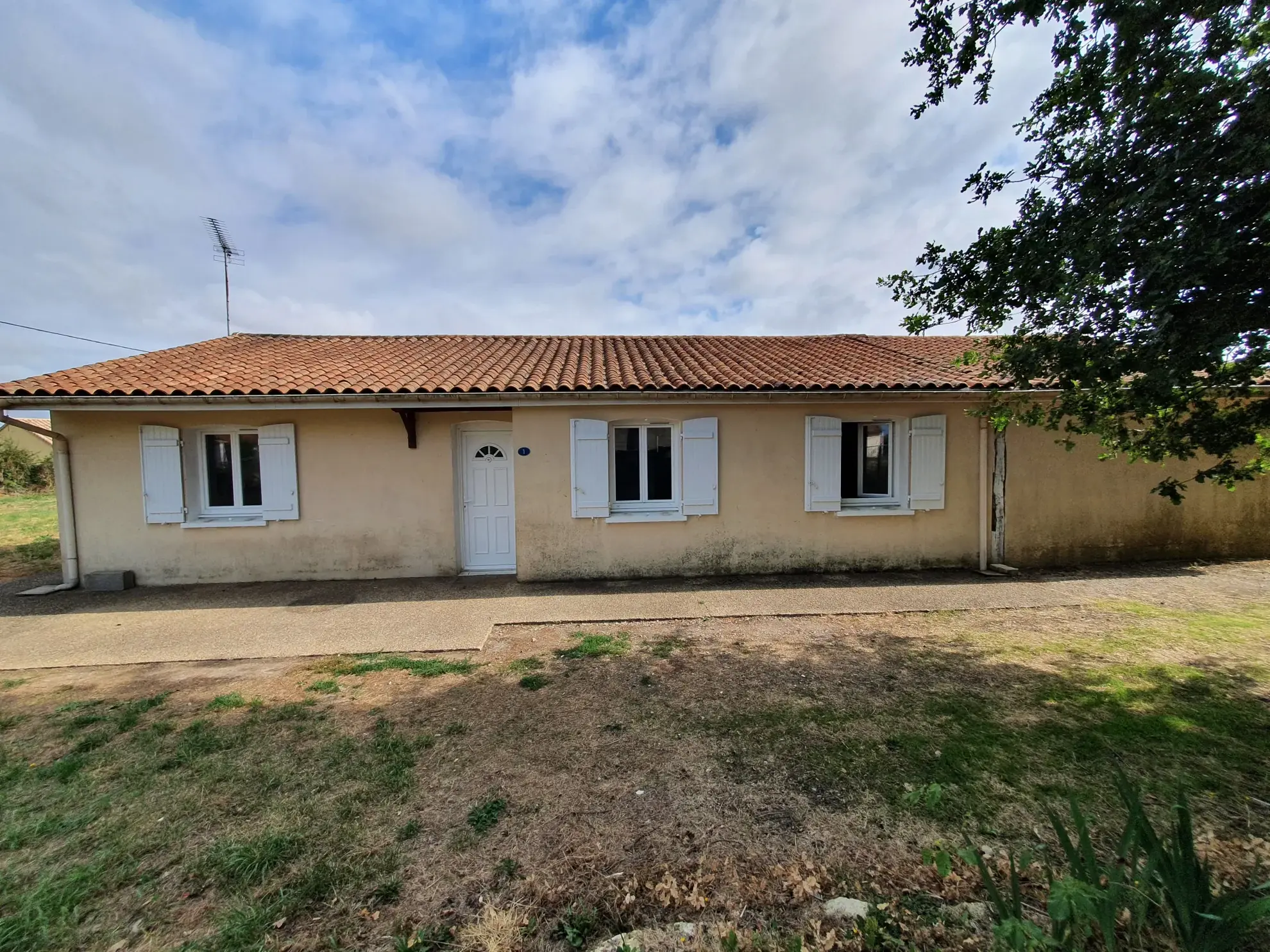 Maison de plain-pied avec 3 chambres et grand jardin à Boivre-la-Vallée