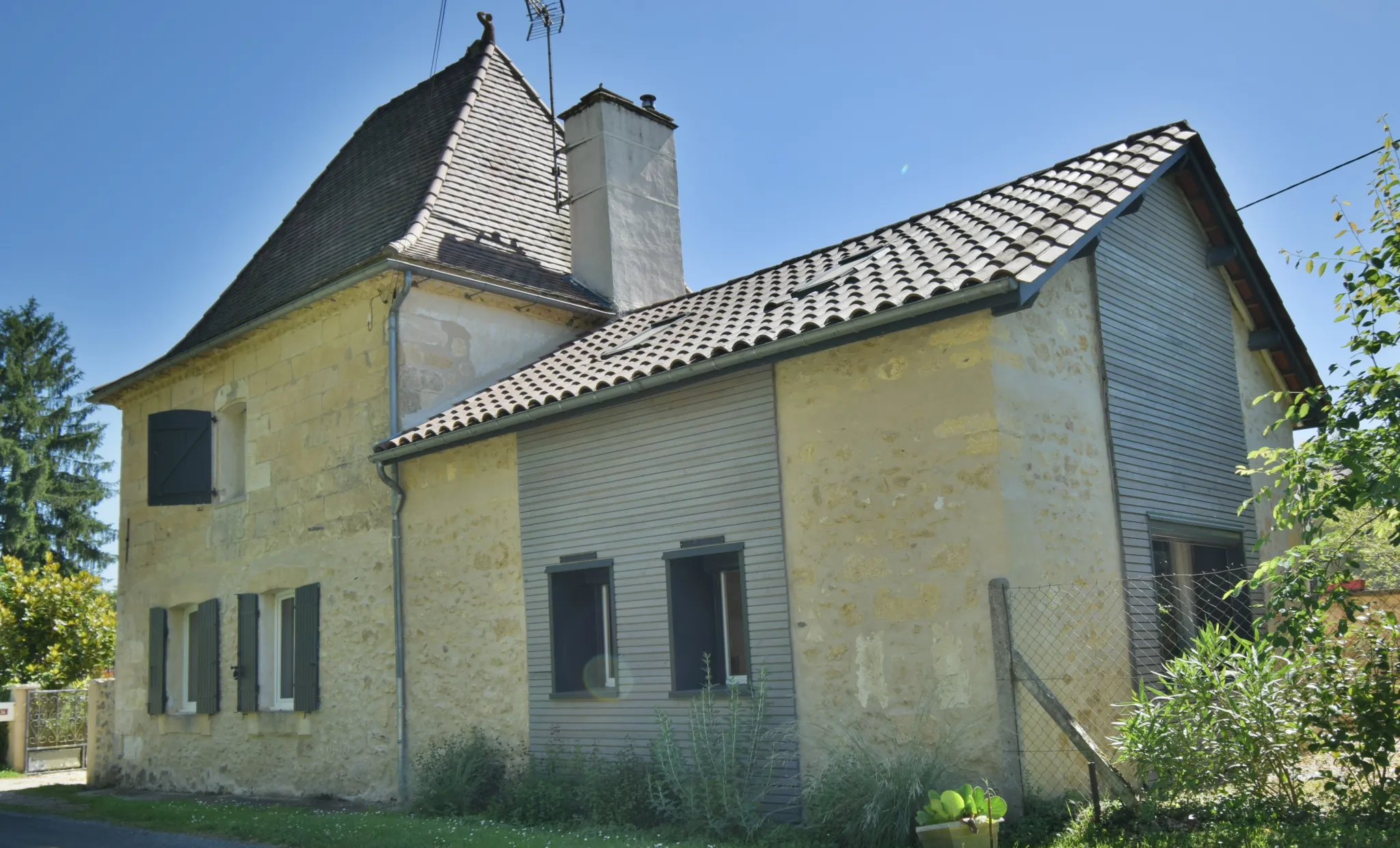 Maison de caractère rénovée de 125 m² avec piscine proche Bergerac