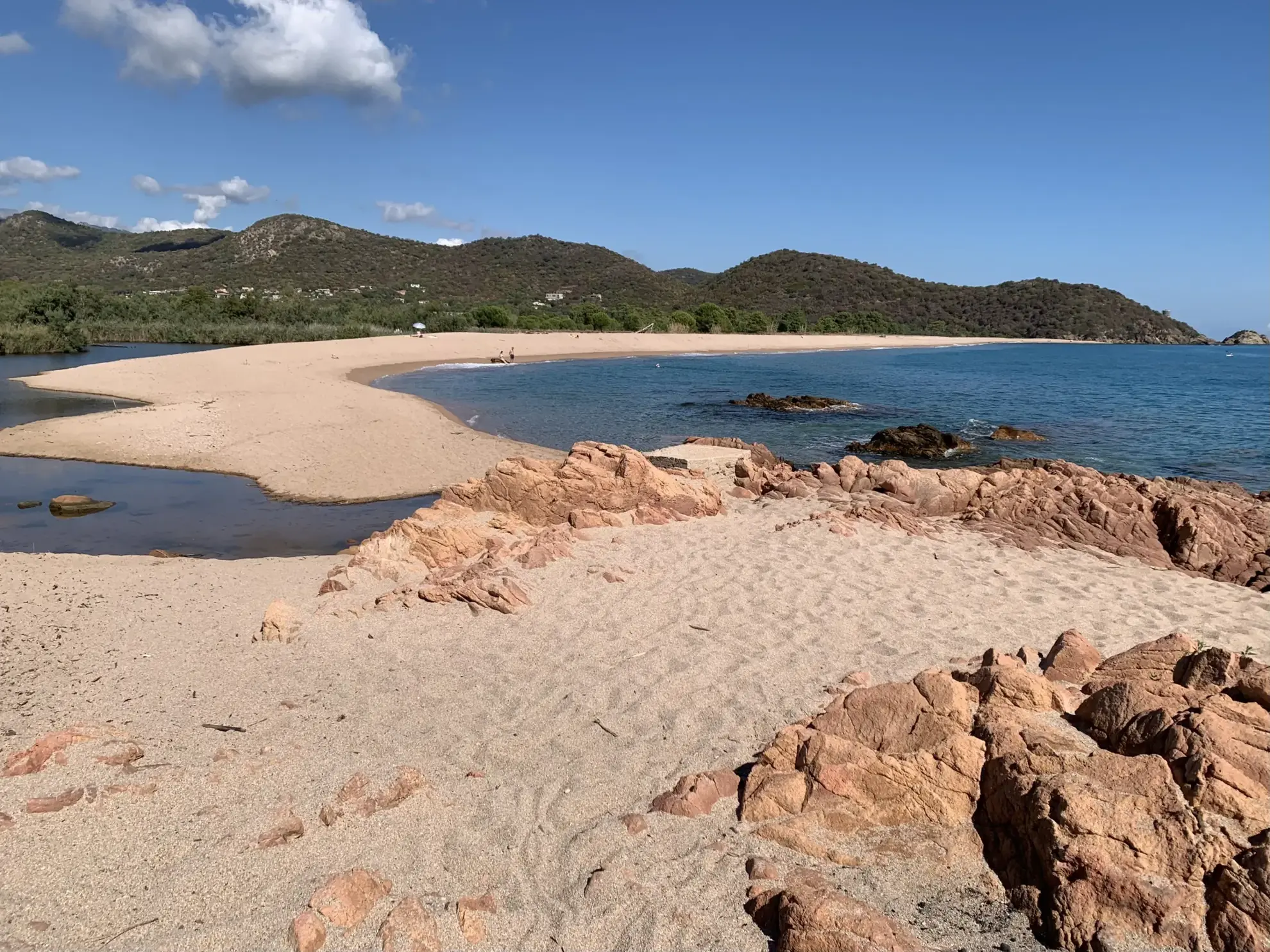 Appartement à Zonza à 3 min de la plage avec terrasse et jardin privé
