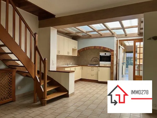 Maison de ville en vente à Estaires de 107 m² avec cour orientée sud 