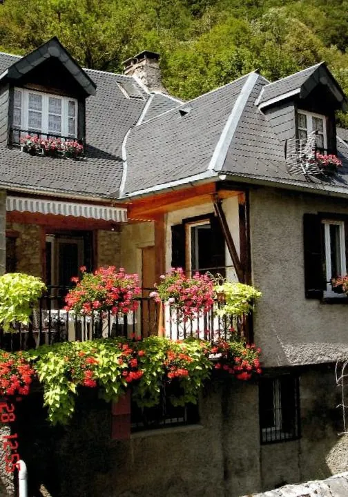 Maison à vendre à Saint-Béat-Lez avec terrasse et vue sur montagnes