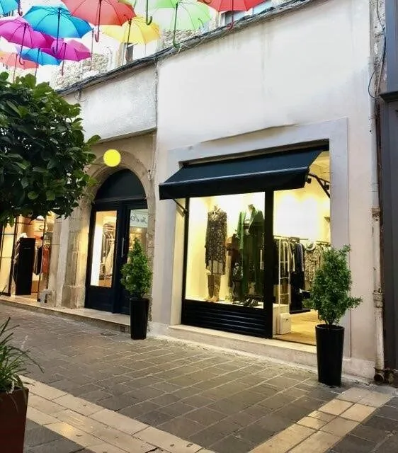 Fonds de commerce rénové à vendre en plein centre-ville de Carcassonne