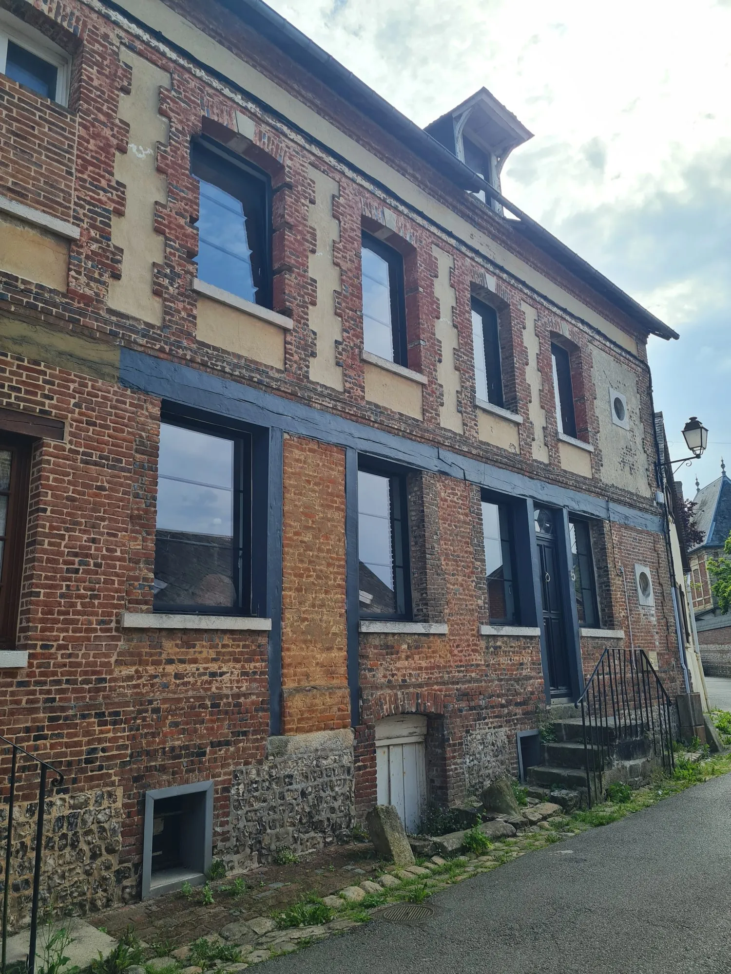 Facade Maison Atypique à Doudeville avec jardin et suite parentale, proximité gare