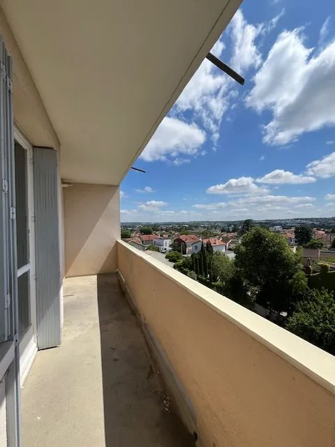 Appartement T4 lumineux avec balcons à Toulouse, quartier Roseraie