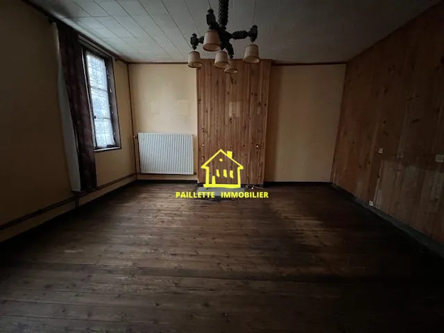 Maison à rénover à Bolbec de 80 m² avec jardin et proximité commodités 
