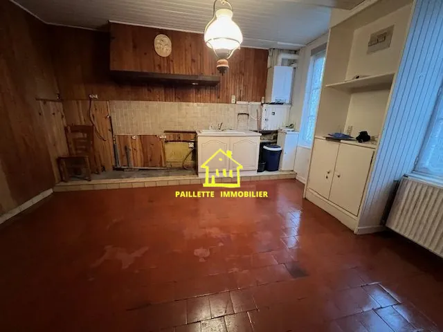 Maison à rénover à Bolbec de 80 m² avec jardin et proximité commodités 