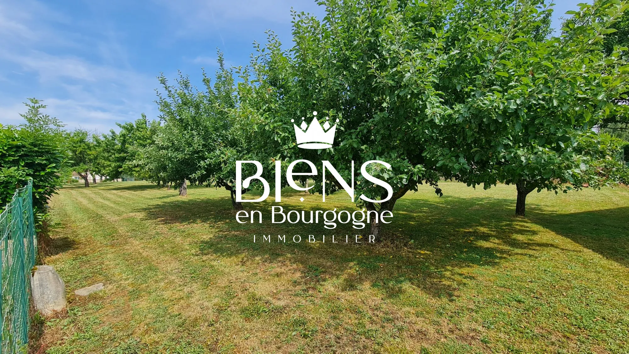 TERRAIN A VENDRE A NOLAY Terrain constructible à vendre à Nolay - 1067 m² dans un quartier calme