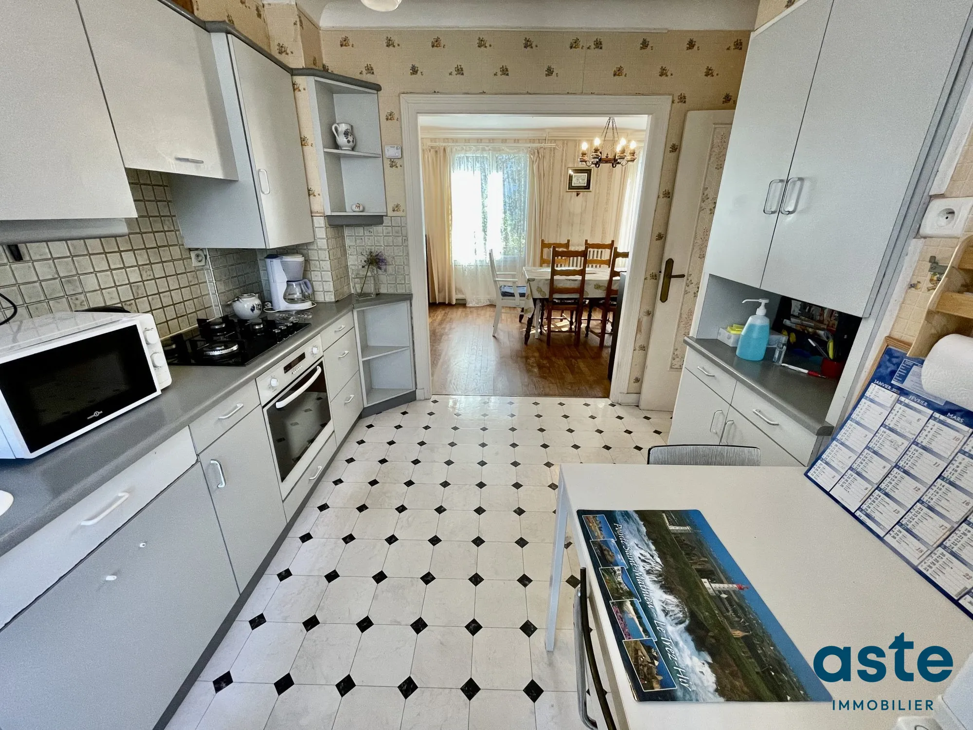 Maison familiale 5 pièces à Brest Kergoat avec jardin et garage 