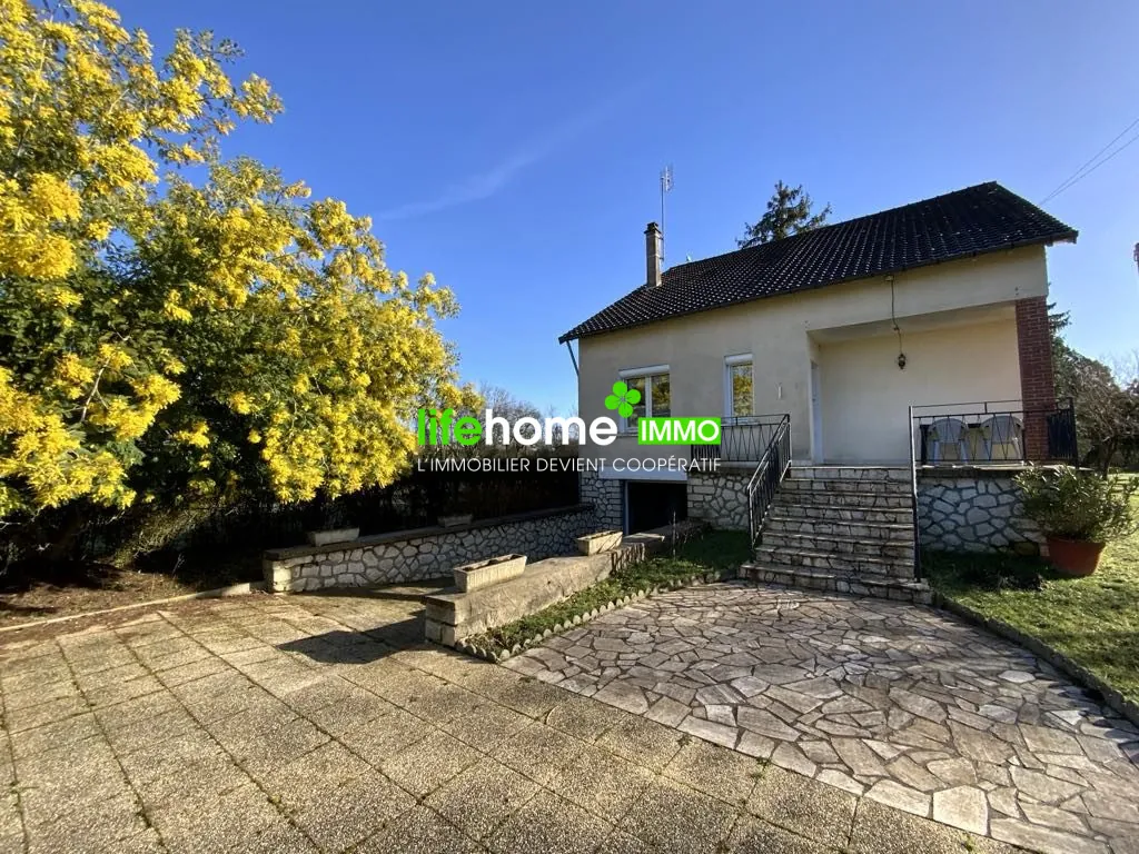 Maison familiale à vendre à Oulches avec grand terrain et potentiel d'aménagement
