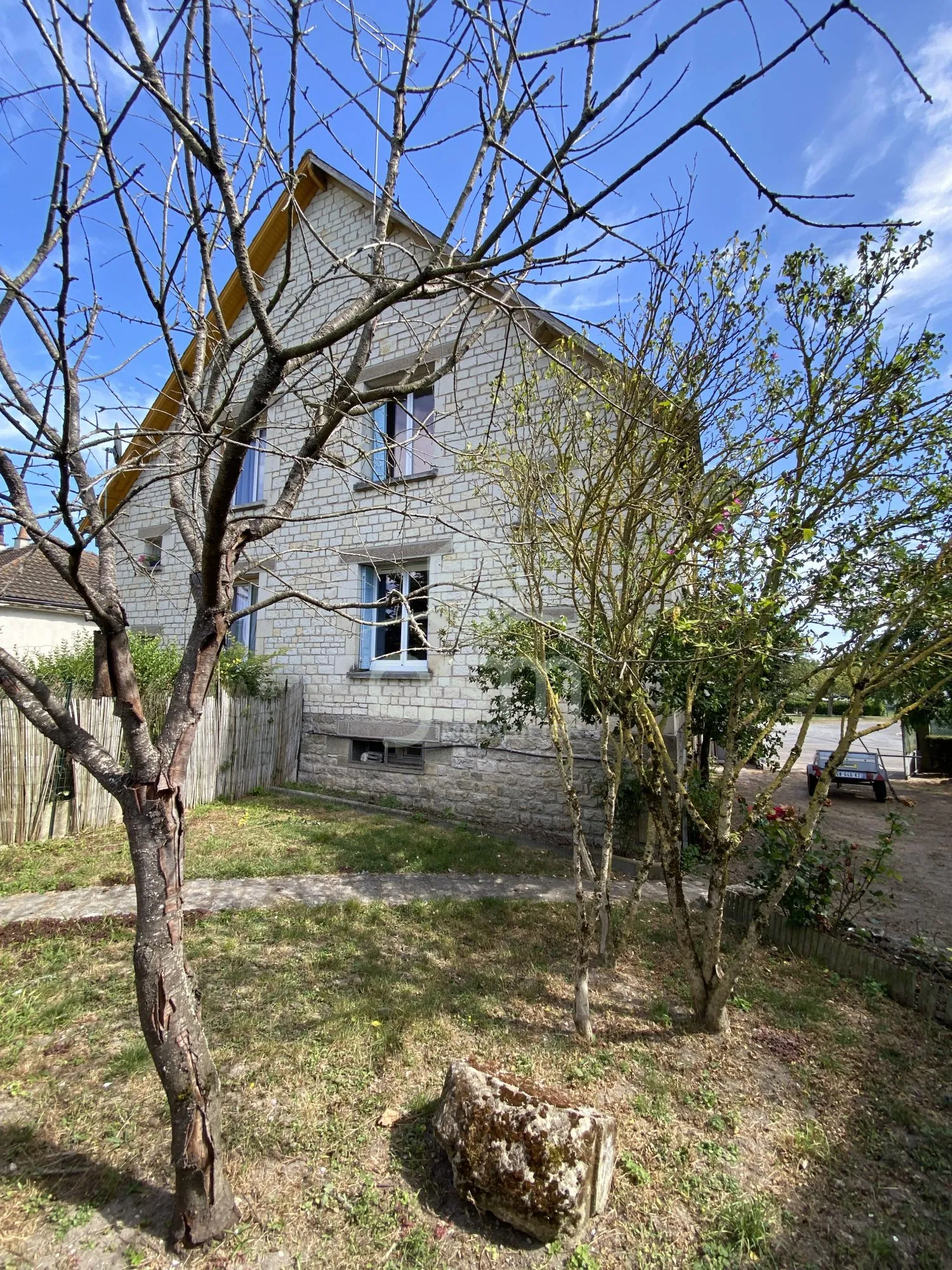 Maison à vendre à Maillé avec 2 chambres et terrain clos de 272 m²