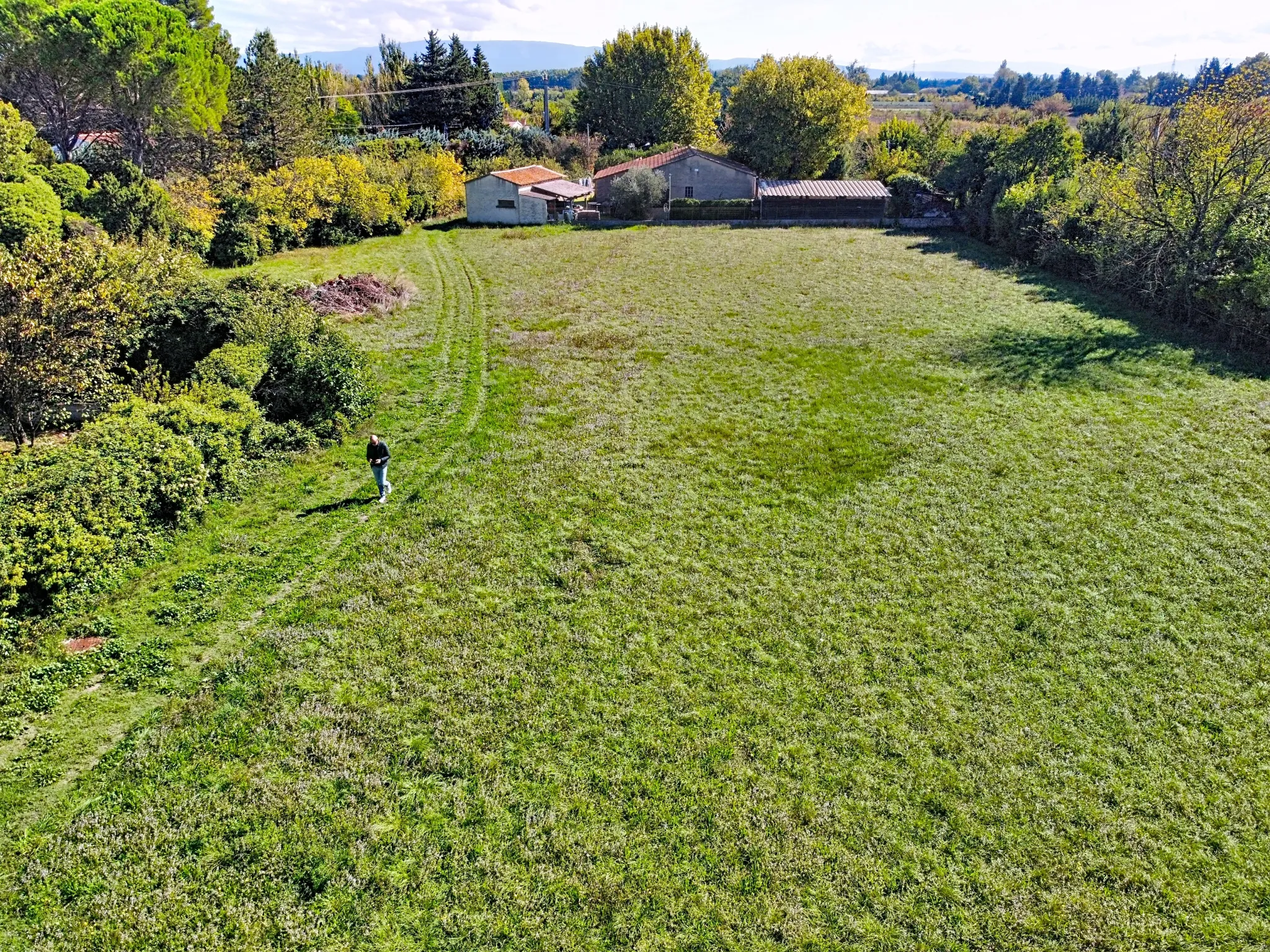 Terrain constructible de 420 m² à Chateauneuf-de-Gadagne, secteur résidentiel