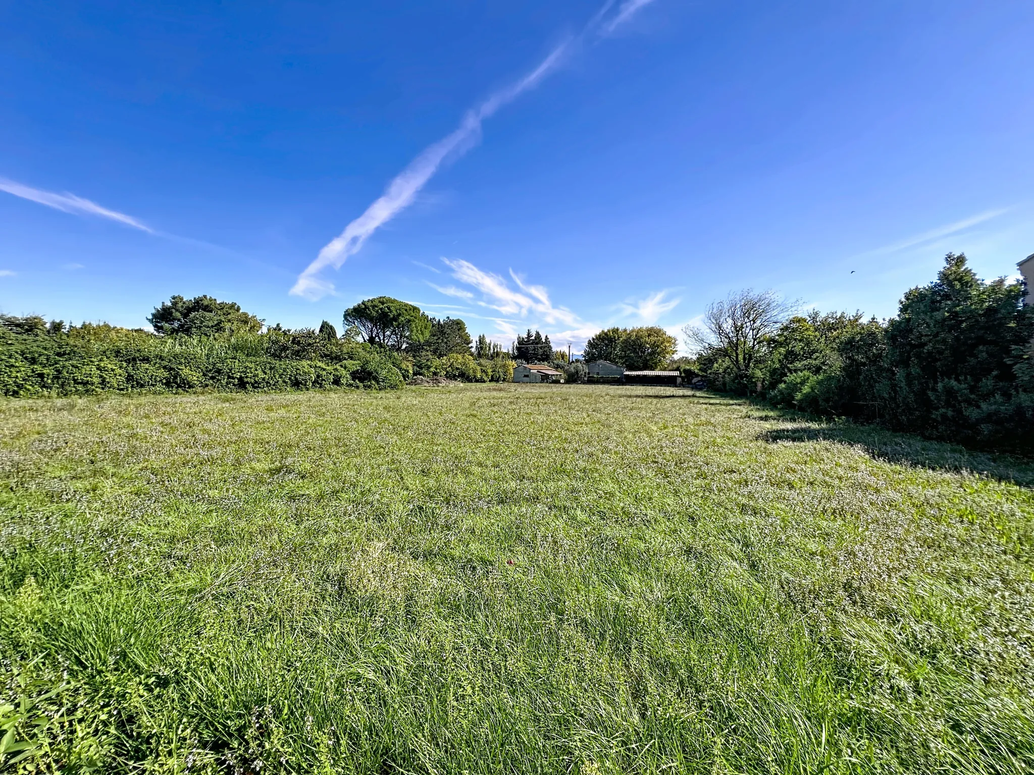 Terrain constructible de 420 m² à Chateauneuf-de-Gadagne, secteur résidentiel 