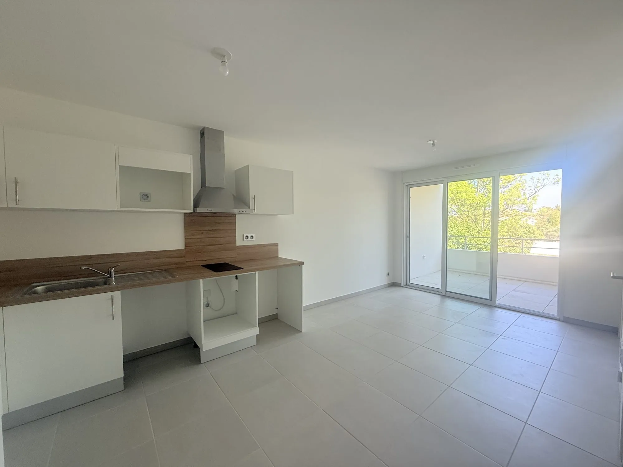 Appartement 2 pièces lumineux avec terrasse à Istres, résidence de prestige