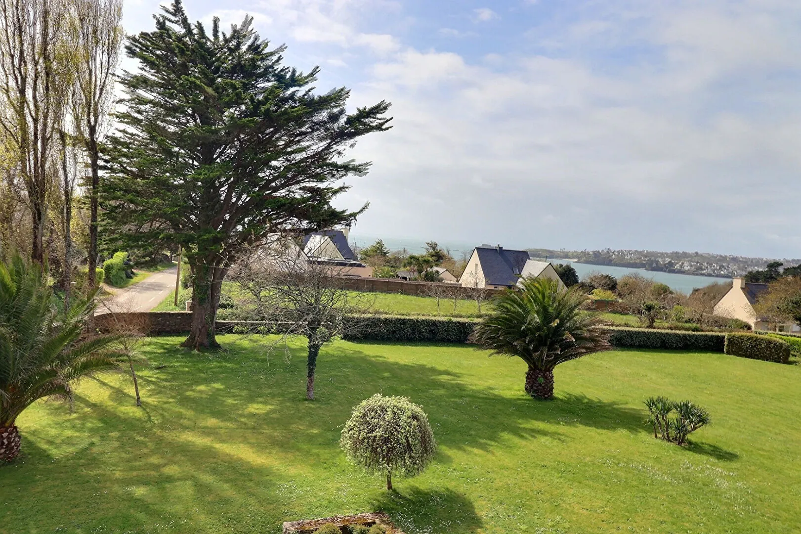 Terrain à bâtir de 800 m² avec vue mer à Plougonvelin (Chemin ar Ven Cosquer Village) 