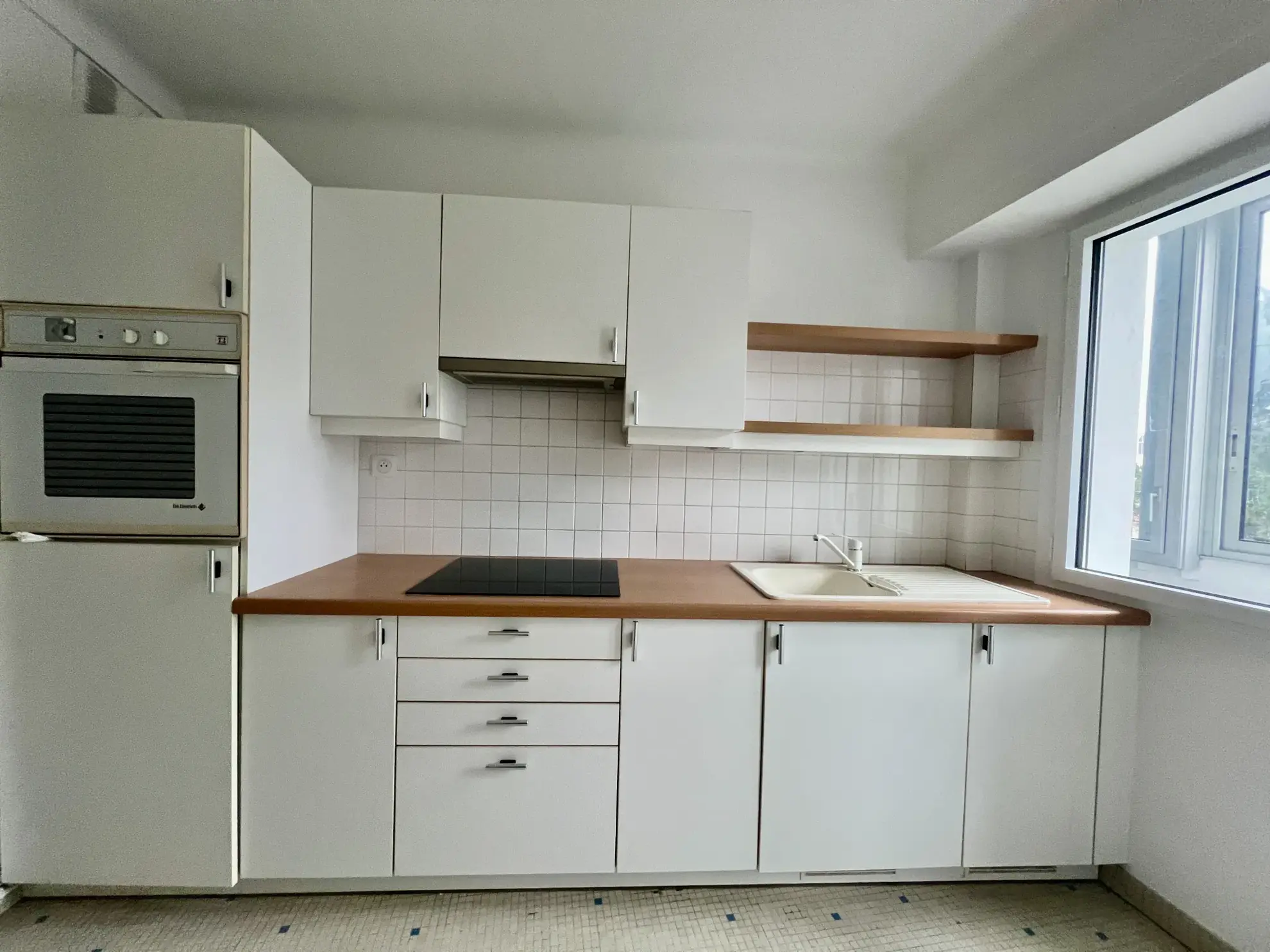 Appartement T3 rénové avec loggia et cave à Saint Michel, proche commodités 